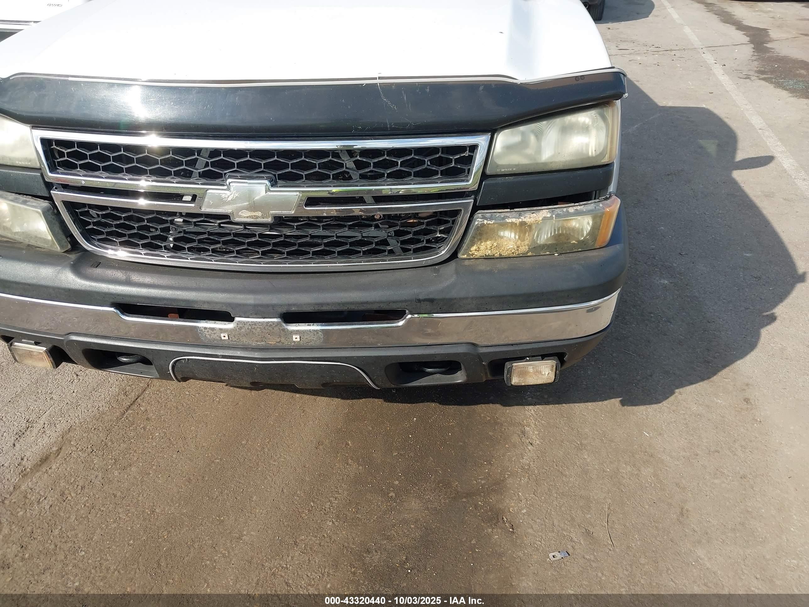 2007 Chevrolet Silverado 1500 Classic Work Truck Белый vin: 3GCEC14XX7G192320