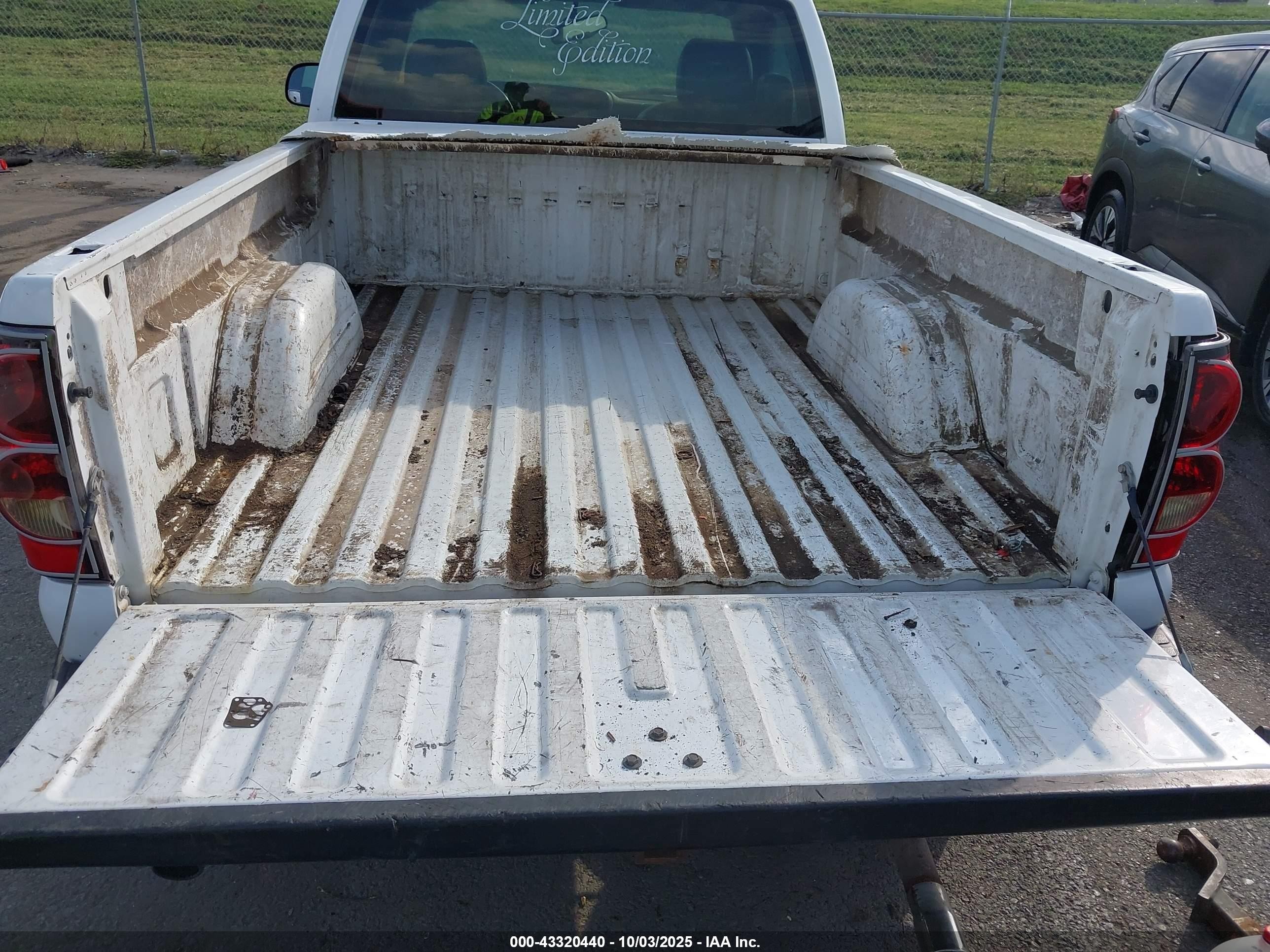 2007 Chevrolet Silverado 1500 Classic Work Truck Белый vin: 3GCEC14XX7G192320