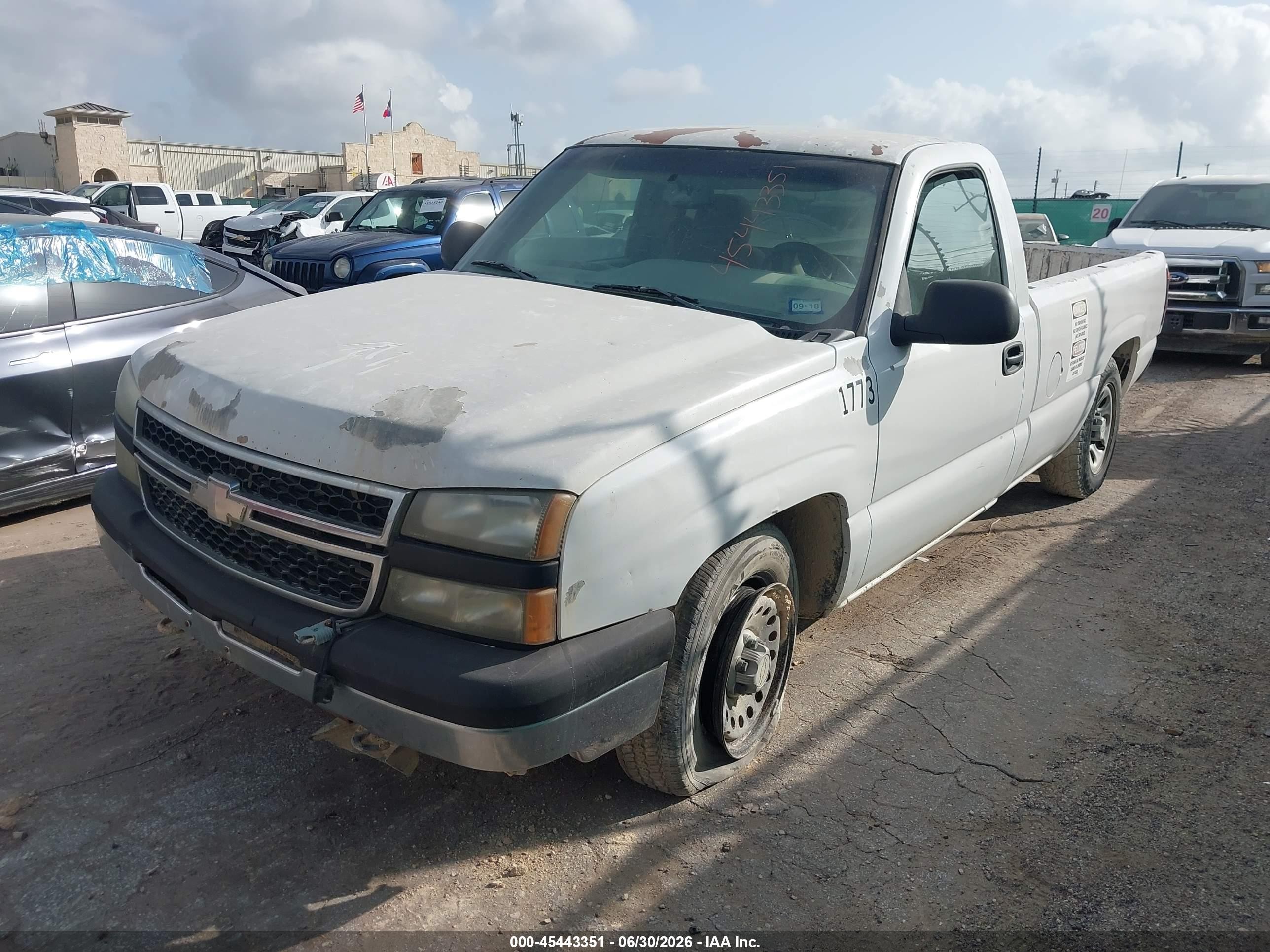 2007 Chevrolet Silverado 1500 Classic Work Truck White vin: 3GCEC14Z27G188800