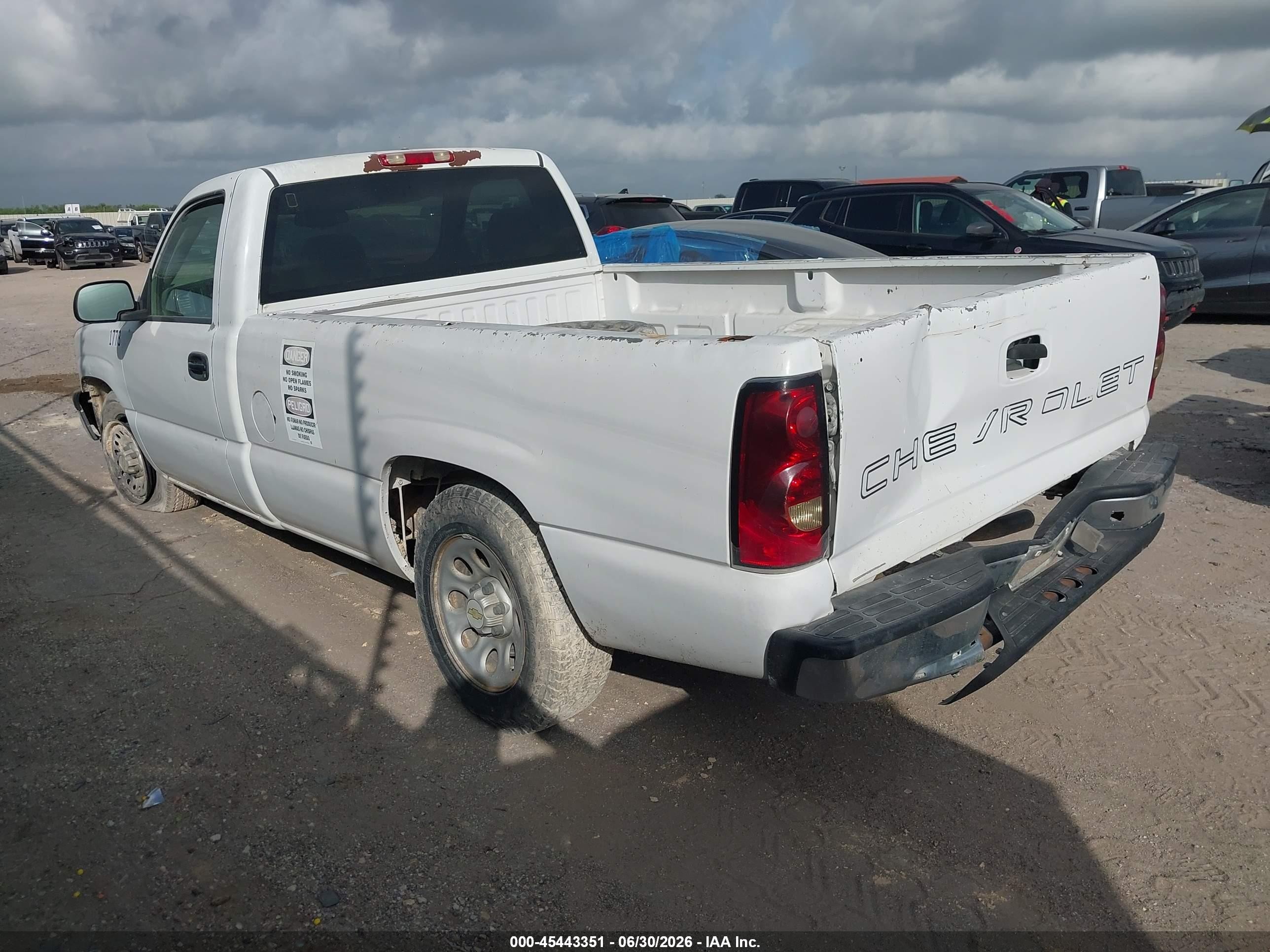 2007 Chevrolet Silverado 1500 Classic Work Truck White vin: 3GCEC14Z27G188800