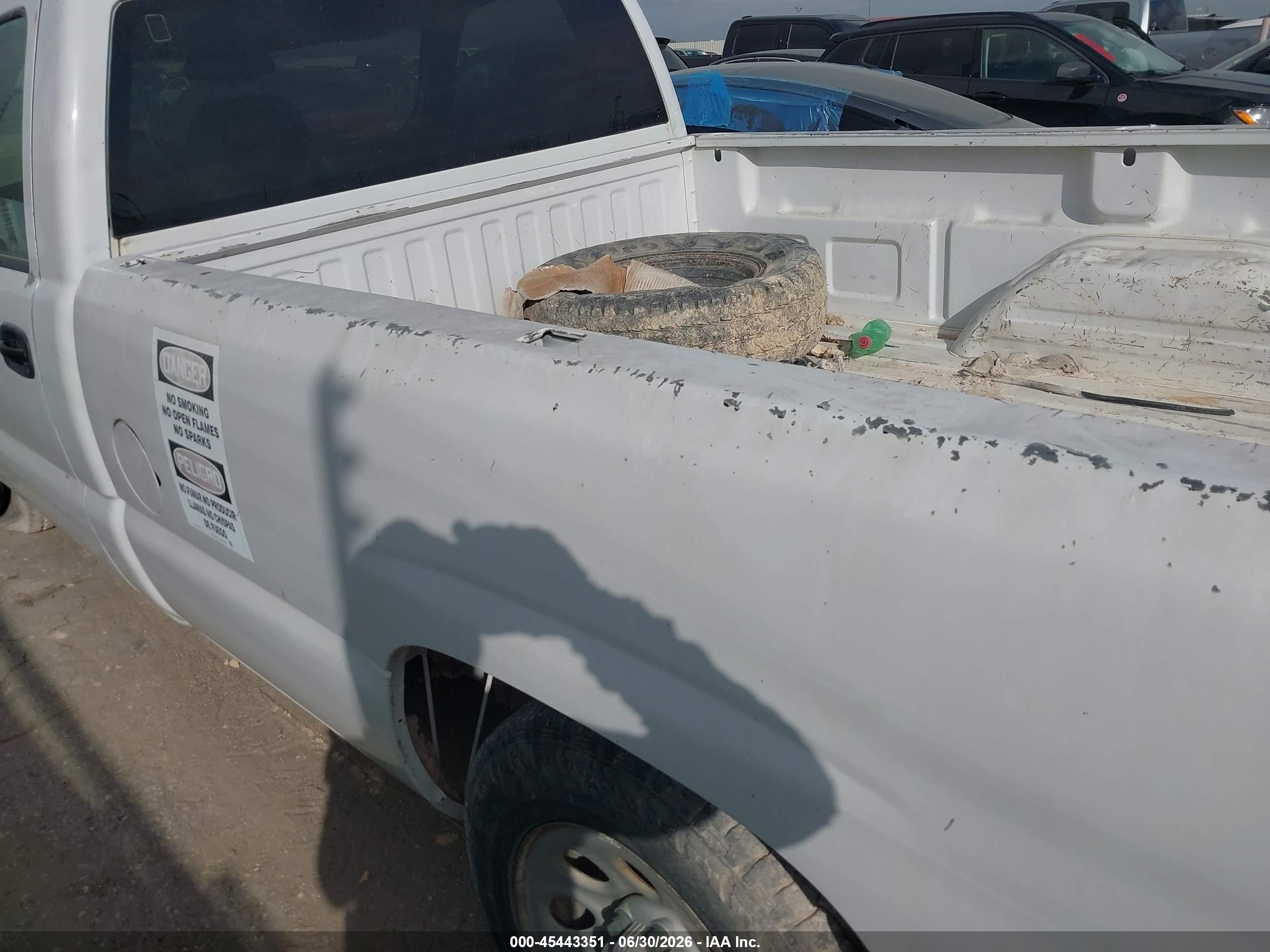 2007 Chevrolet Silverado 1500 Classic Work Truck White vin: 3GCEC14Z27G188800