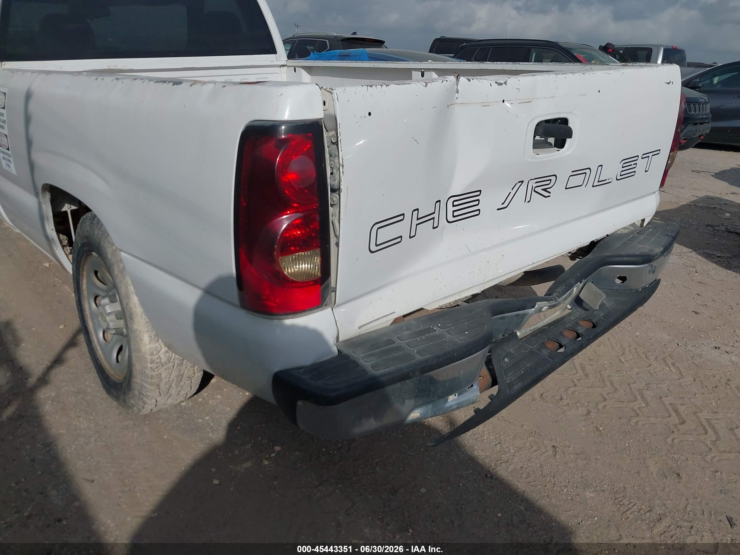 2007 Chevrolet Silverado 1500 Classic Work Truck White vin: 3GCEC14Z27G188800