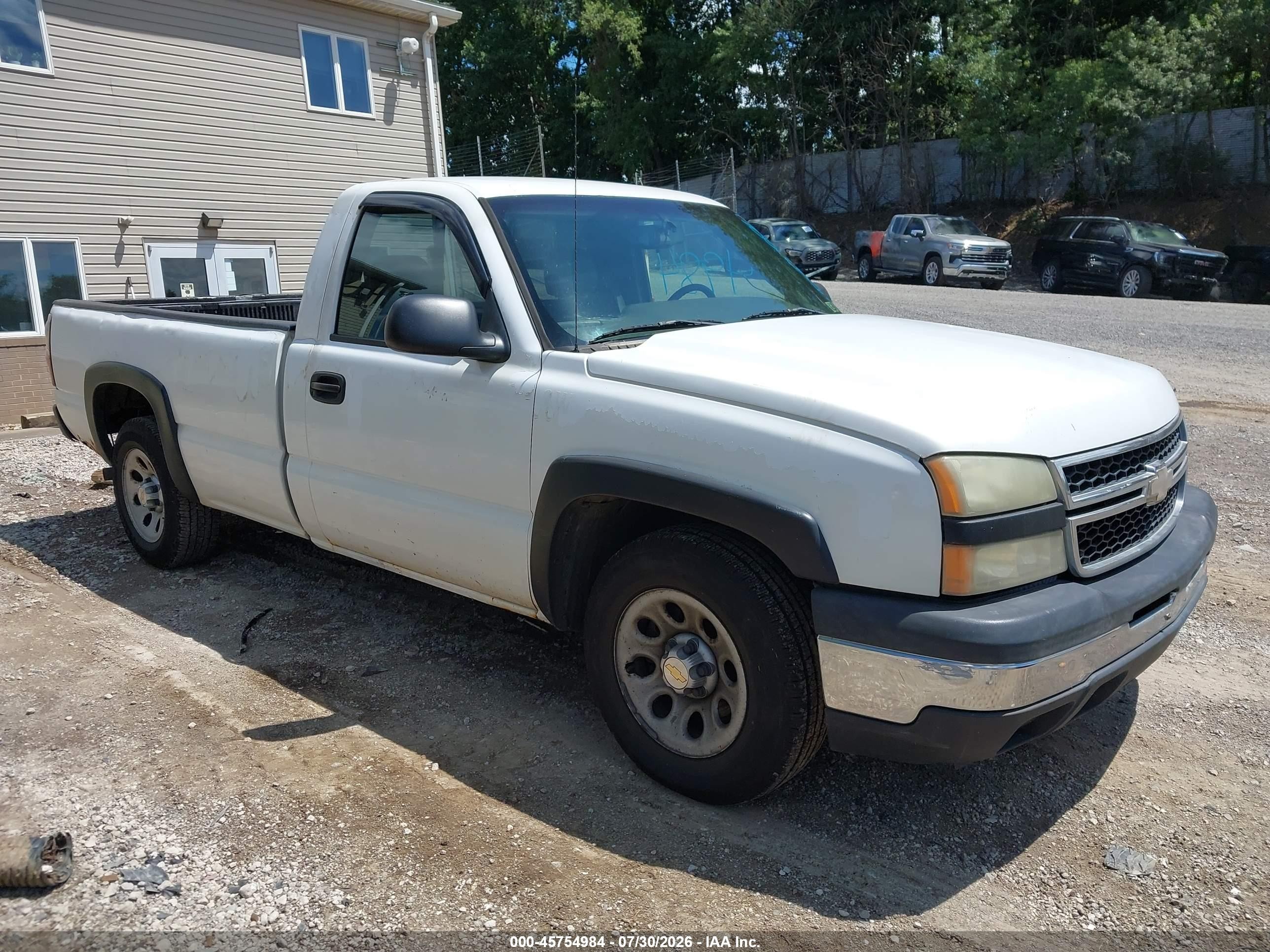 2007 Chevrolet Silverado 1500 Classic Work Truck White vin: 3GCEC14Z87G151489