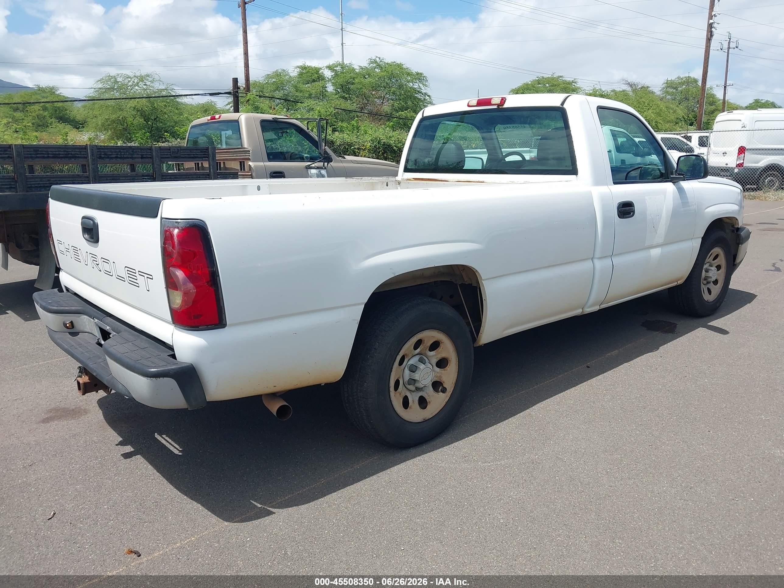 2007 Chevrolet Silverado 1500 Classic Work Truck White vin: 3GCEC14Z97G173923