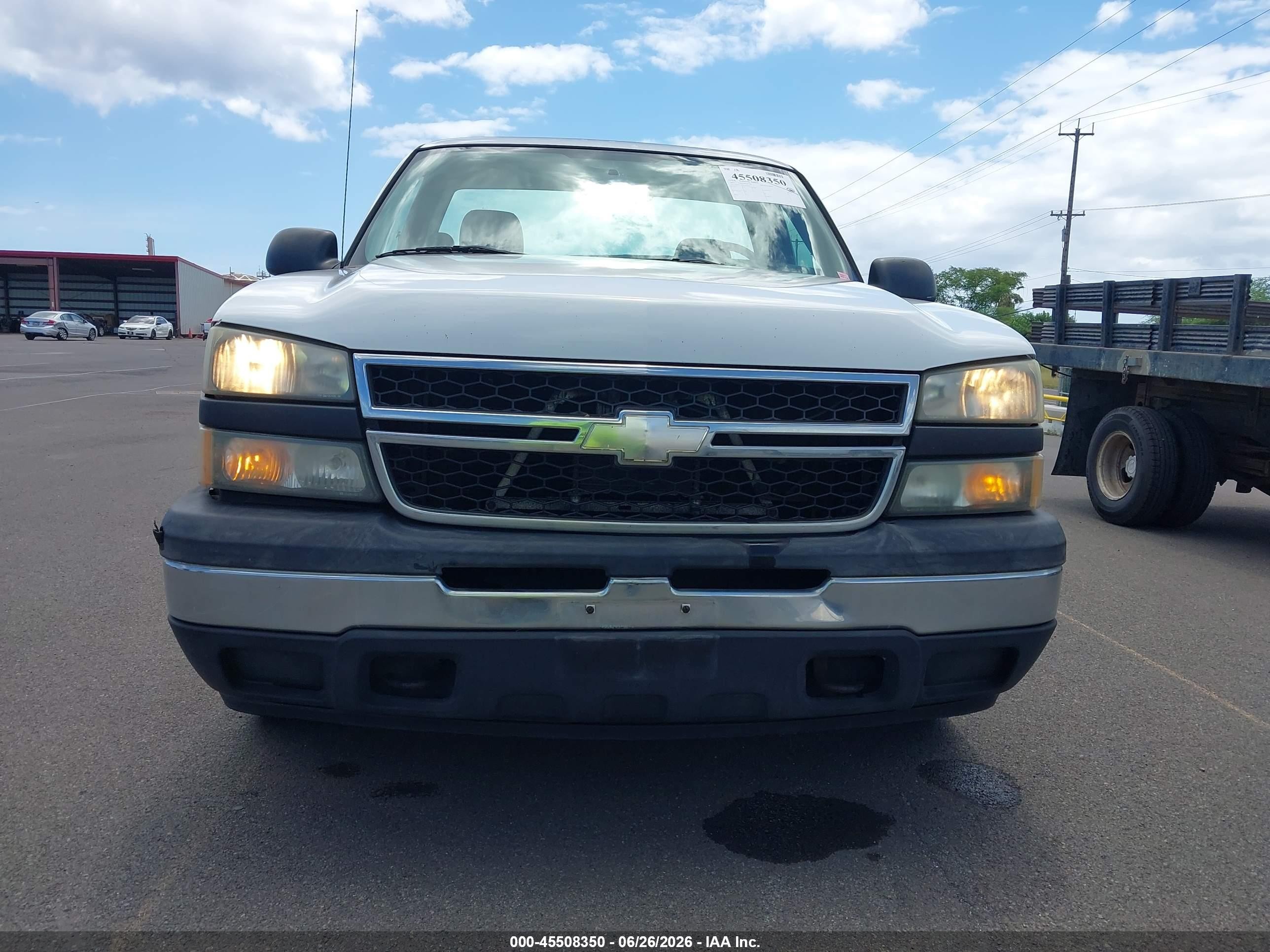 2007 Chevrolet Silverado 1500 Classic Work Truck White vin: 3GCEC14Z97G173923