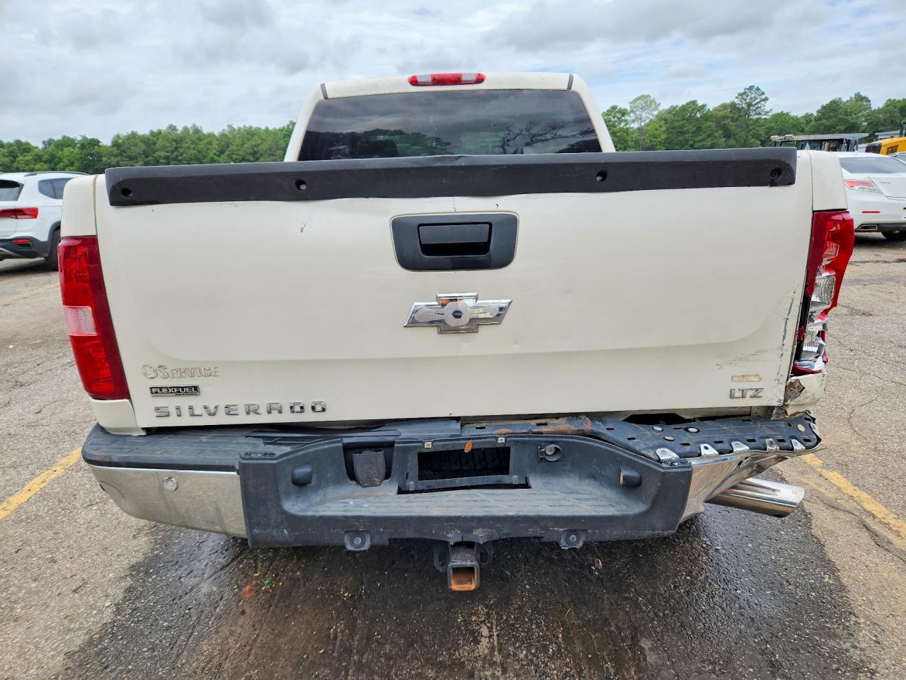 2009 Chevrolet Silverado C1500 Ltz White vin: 3GCEC33069G160029