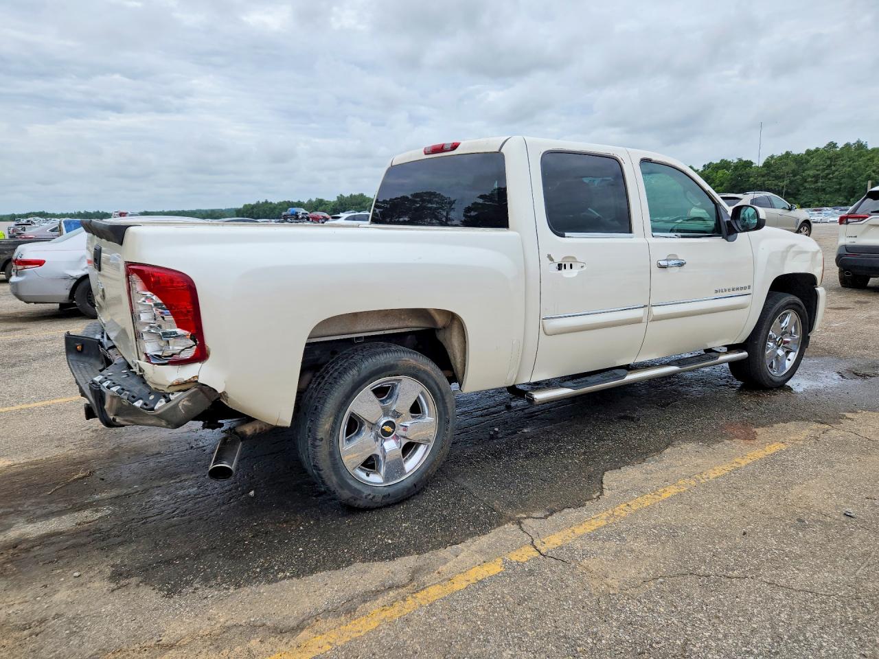 2009 Chevrolet Silverado C1500 Ltz White vin: 3GCEC33069G160029
