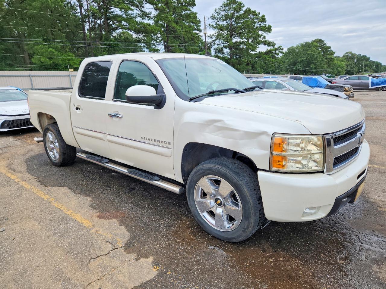 2009 Chevrolet Silverado C1500 Ltz White vin: 3GCEC33069G160029