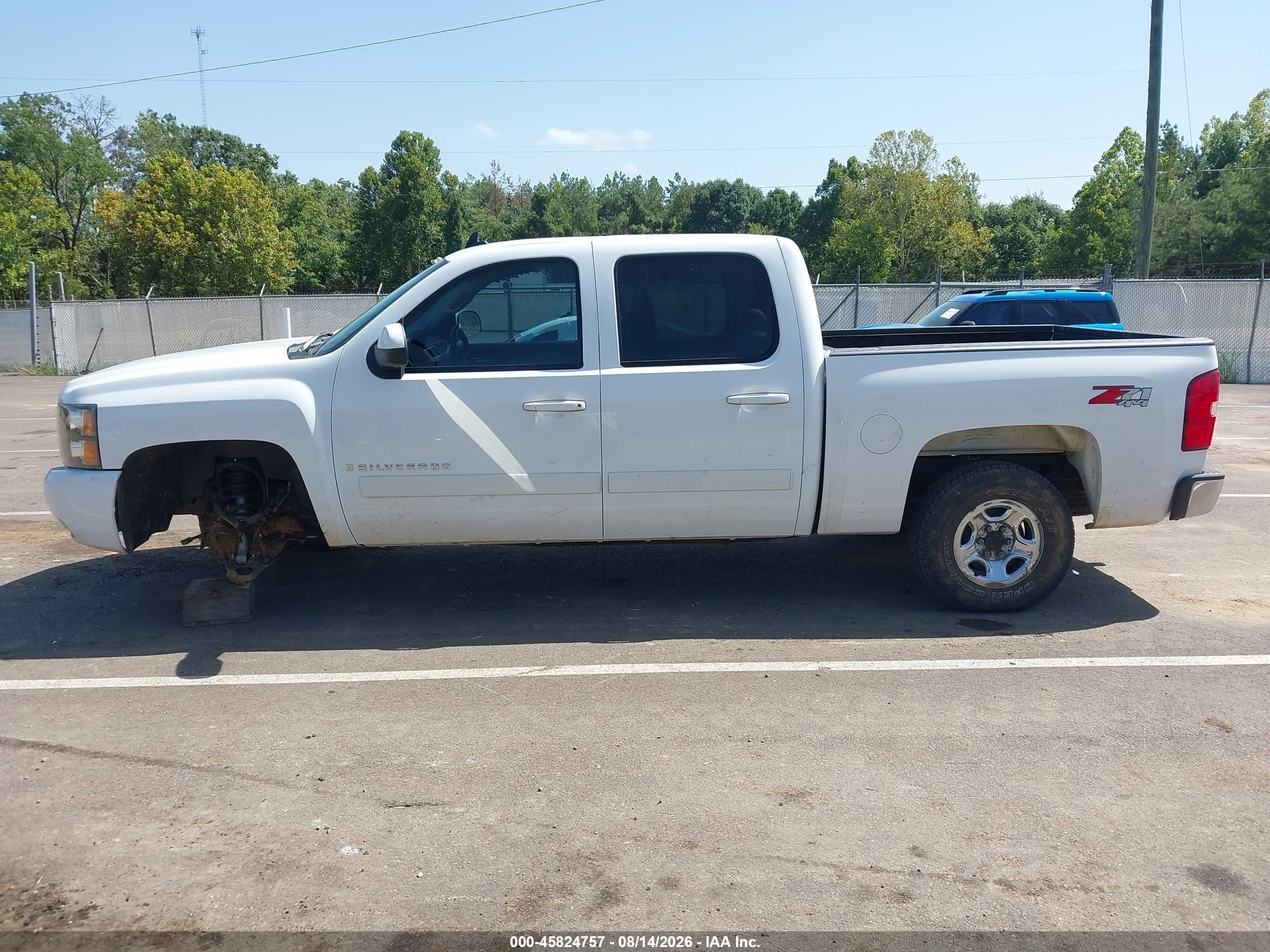 2008 Chevrolet Silverado 1500 Ltz White vin: 3GCEK13338G252053