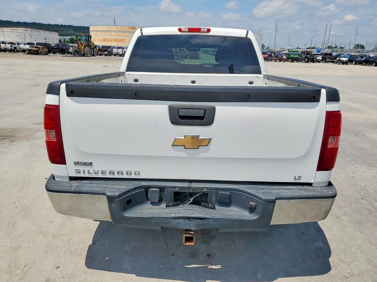 2007 Chevrolet Silverado K1500 Crew Cab White vin: 3GCEK13347G505329