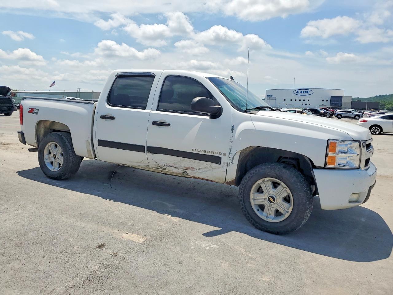 2007 Chevrolet Silverado K1500 Crew Cab White vin: 3GCEK13347G505329