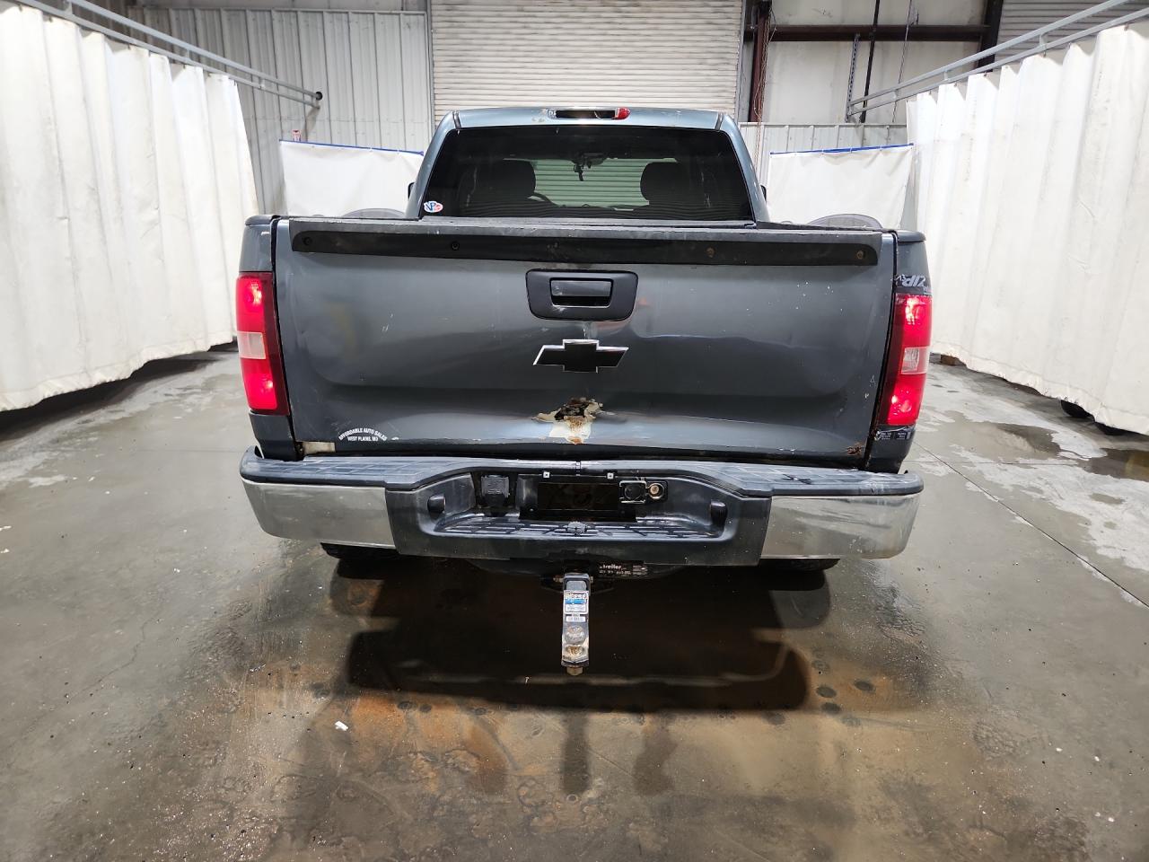 2008 Chevrolet Silverado K1500 Blue vin: 3GCEK13348G258931 Damage: Tailgate, Hole(S), 3 To 4 Inches