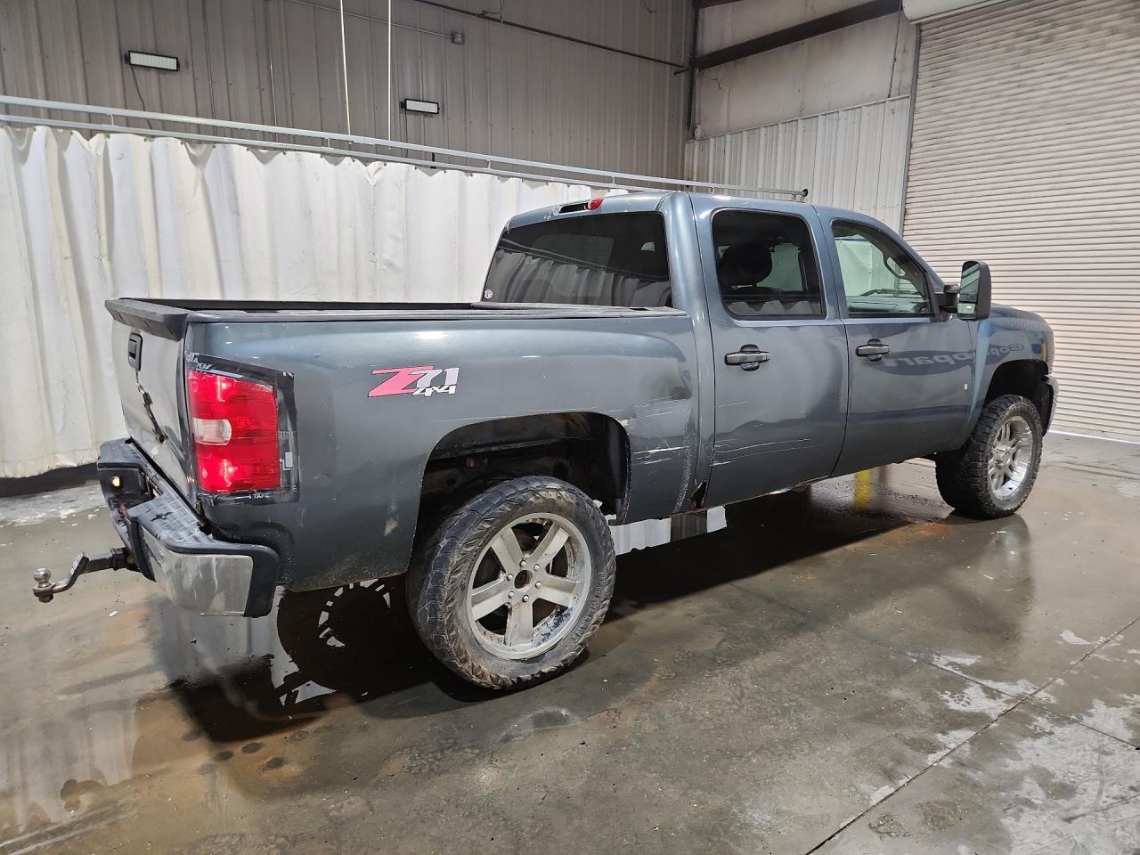 2008 Chevrolet Silverado K1500 Blue vin: 3GCEK13348G258931 Damage: Right Tail Light, Broken, Replacement Required