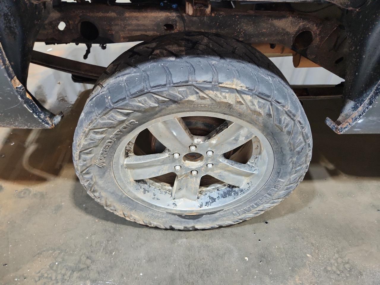 2008 Chevrolet Silverado K1500 Blue vin: 3GCEK13348G258931 Damage: Right Rear Tire, Flat, Repair Required