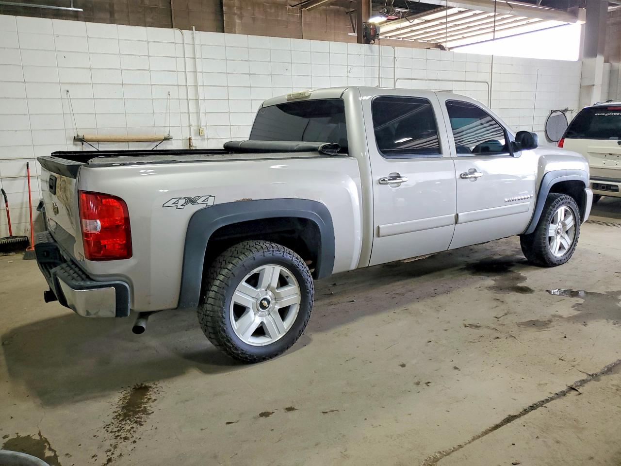 2008 Chevrolet Silverado K1500 Silver vin: 3GCEK13398G245706