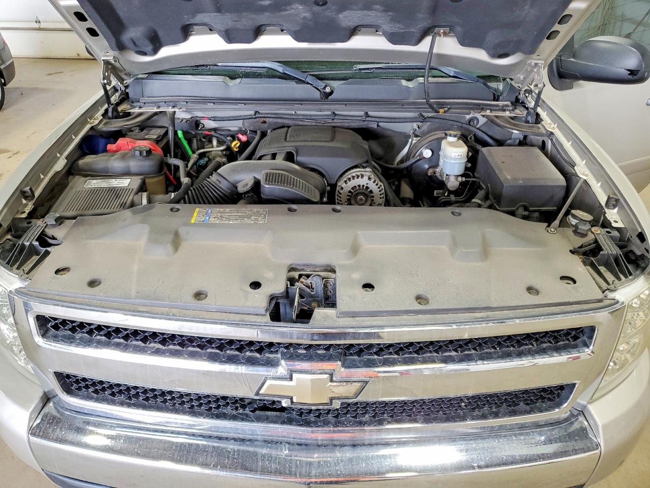 2008 Chevrolet Silverado K1500 Silver vin: 3GCEK13398G245706