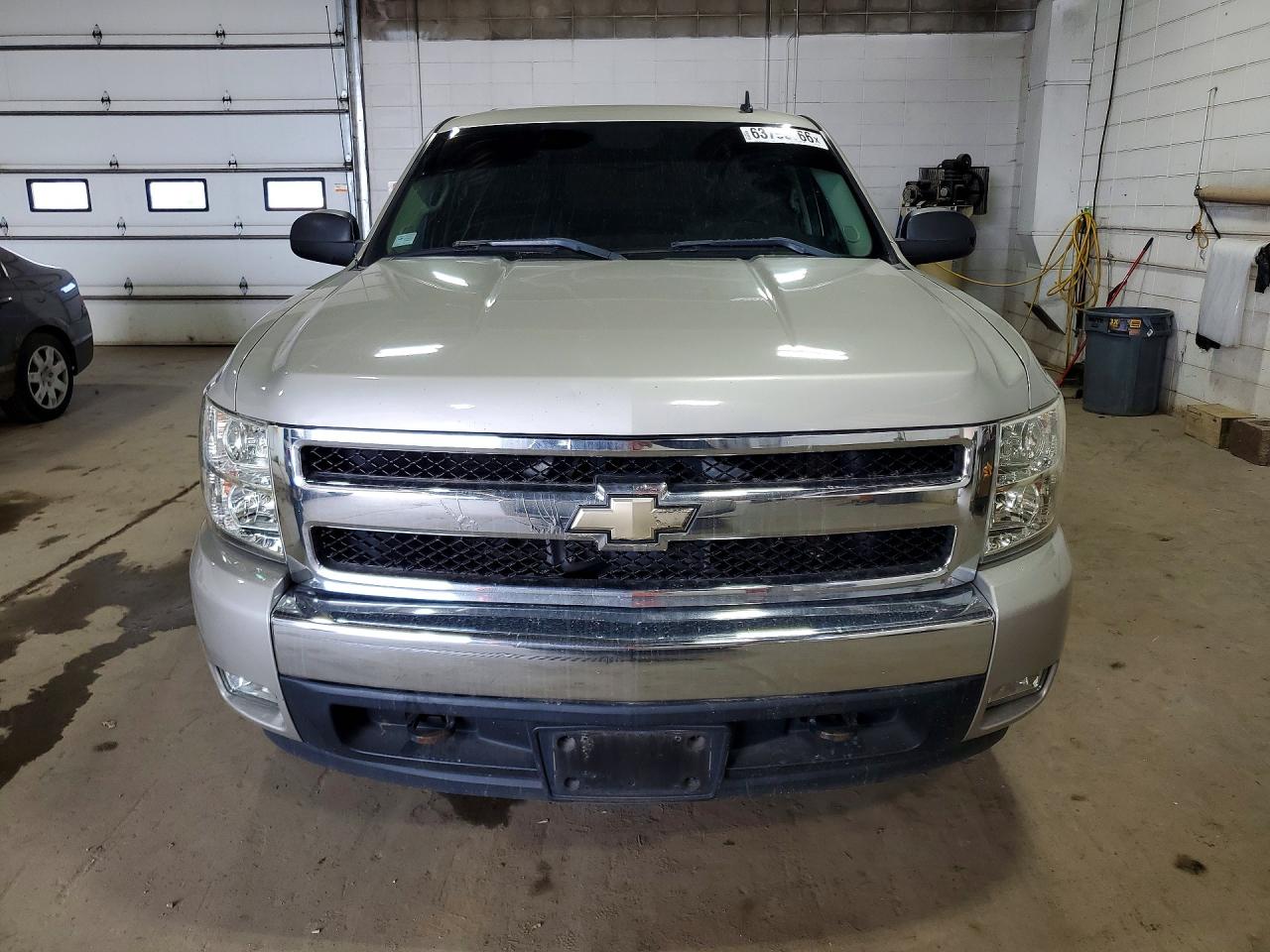 2008 Chevrolet Silverado K1500 Silver vin: 3GCEK13398G245706