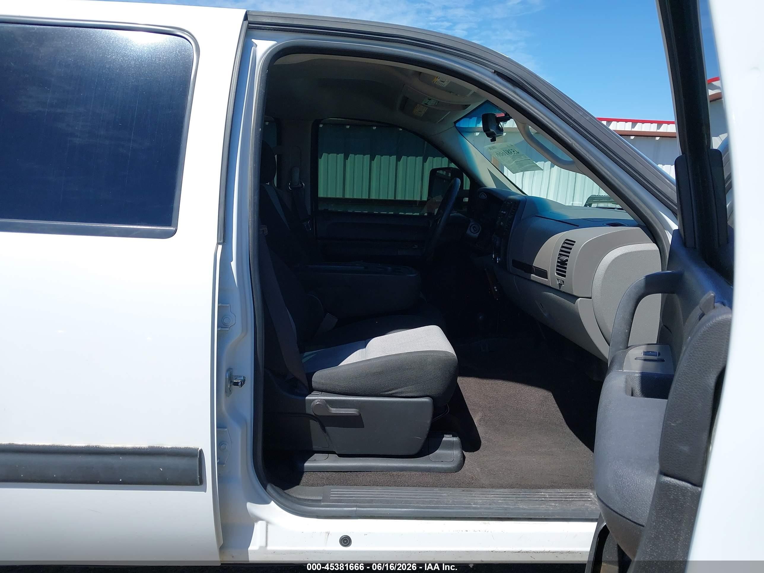 2009 Chevrolet Silverado 1500 Ls White vin: 3GCEK13C19G124573