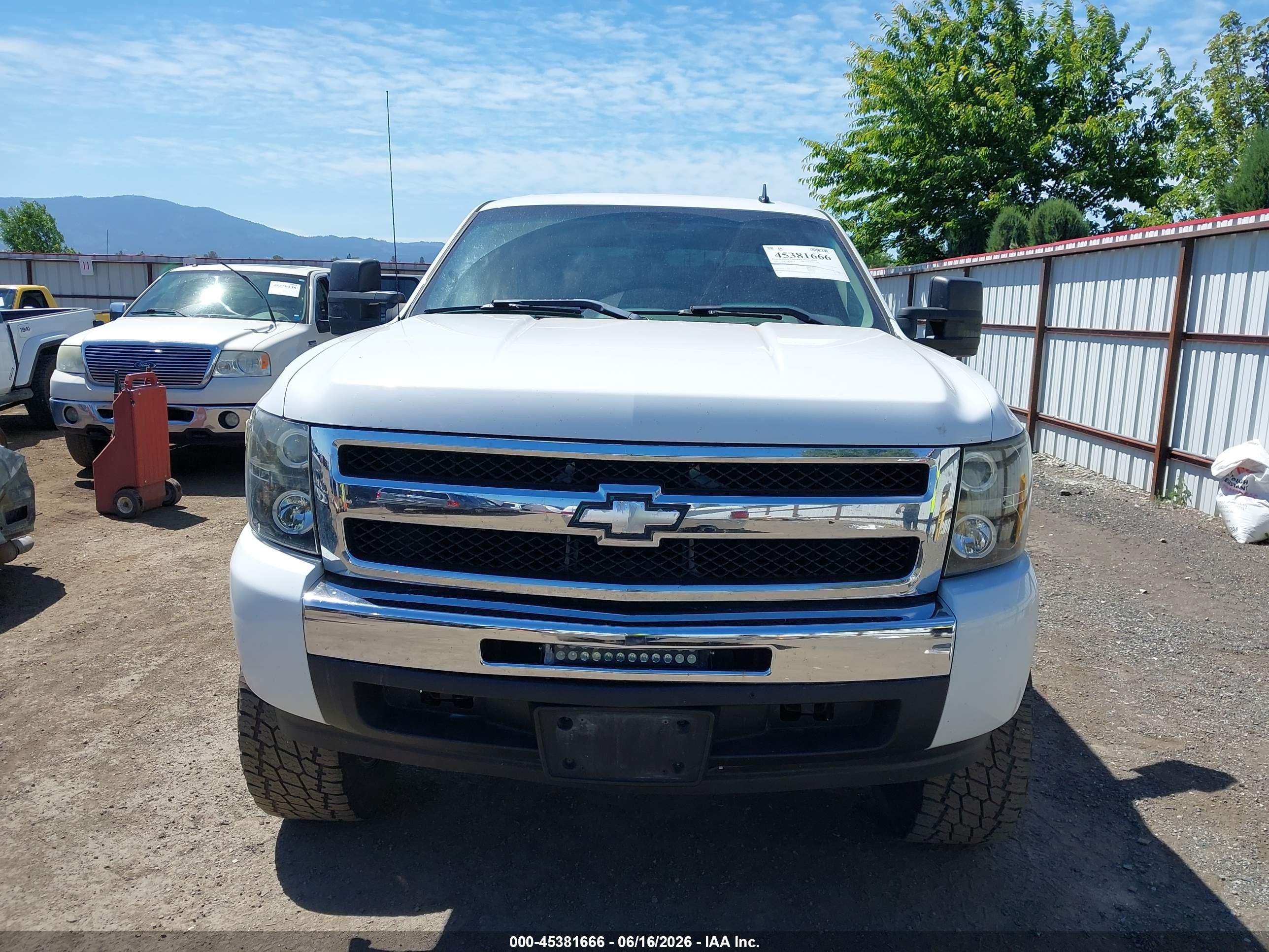 2009 Chevrolet Silverado 1500 Ls White vin: 3GCEK13C19G124573
