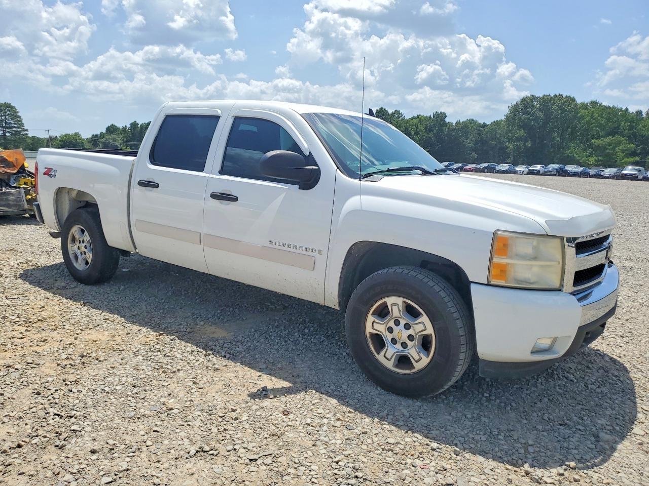 2007 Chevrolet Silverado K1500 Crew Cab White vin: 3GCEK13M27G510957
