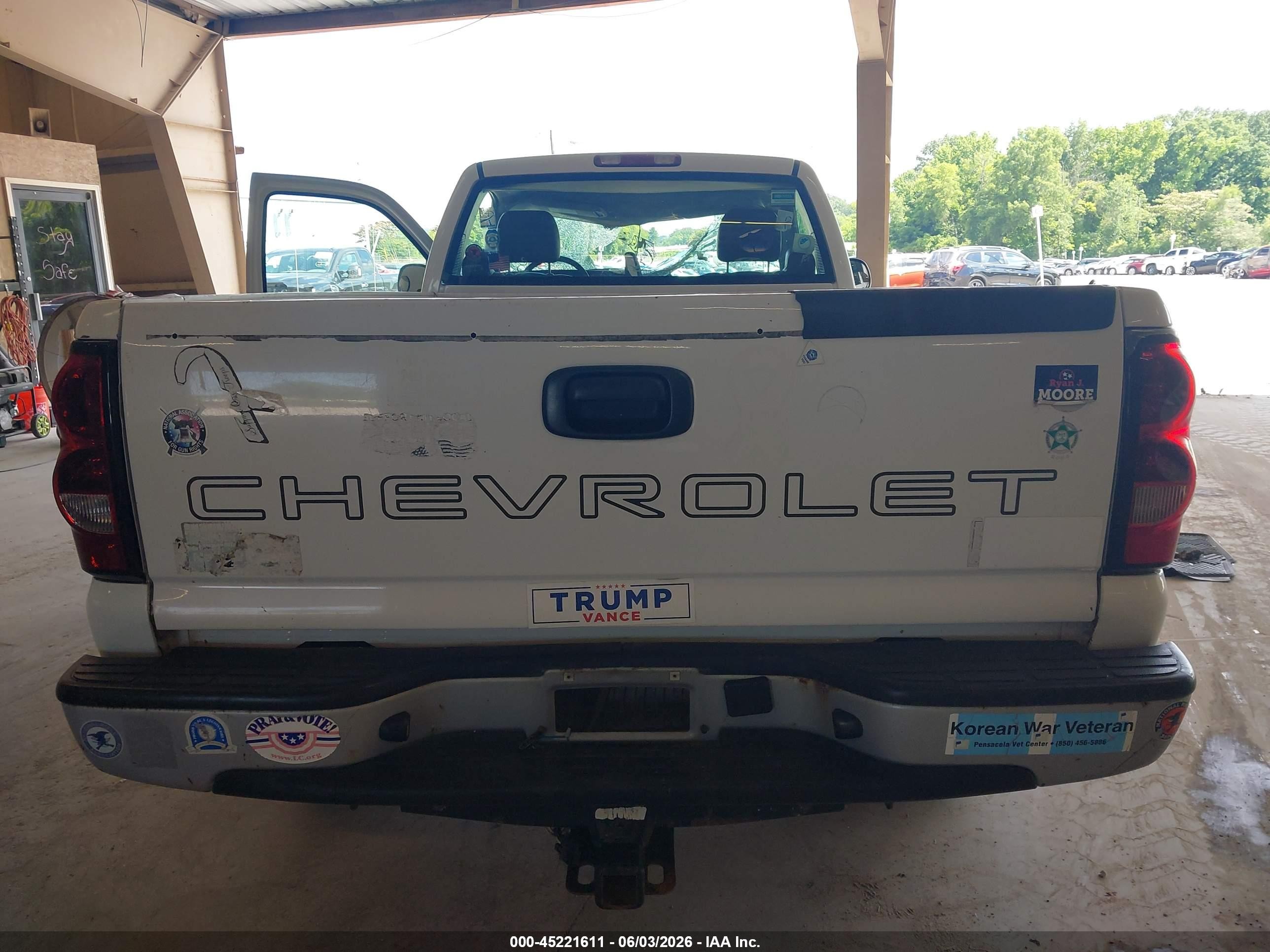 2006 Chevrolet Silverado 1500 Work Truck White vin: 3GCEK14X66G265099