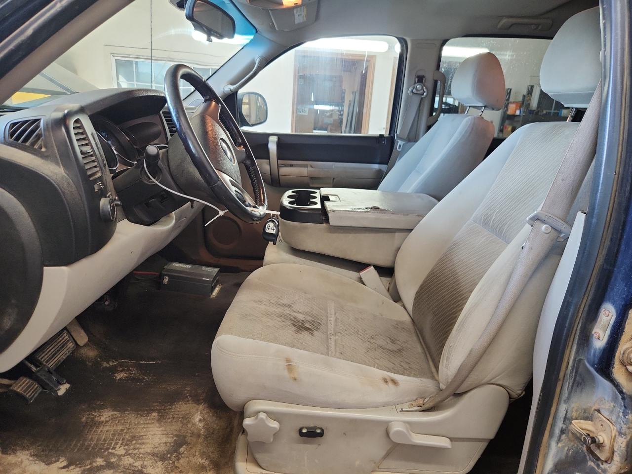2009 Chevrolet Silverado K1500 Lt Blue vin: 3GCEK23C69G219443 Damage: Left Front Seat Cushion, Stained, Permanent