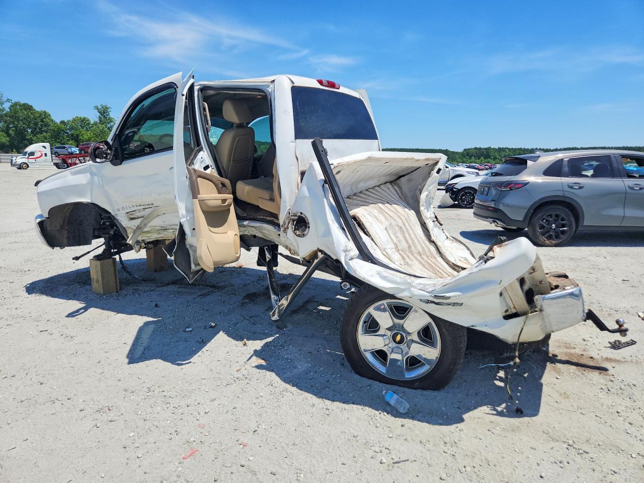 2009 Chevrolet Silverado K1500 Ltz White vin: 3GCEK33309G271947