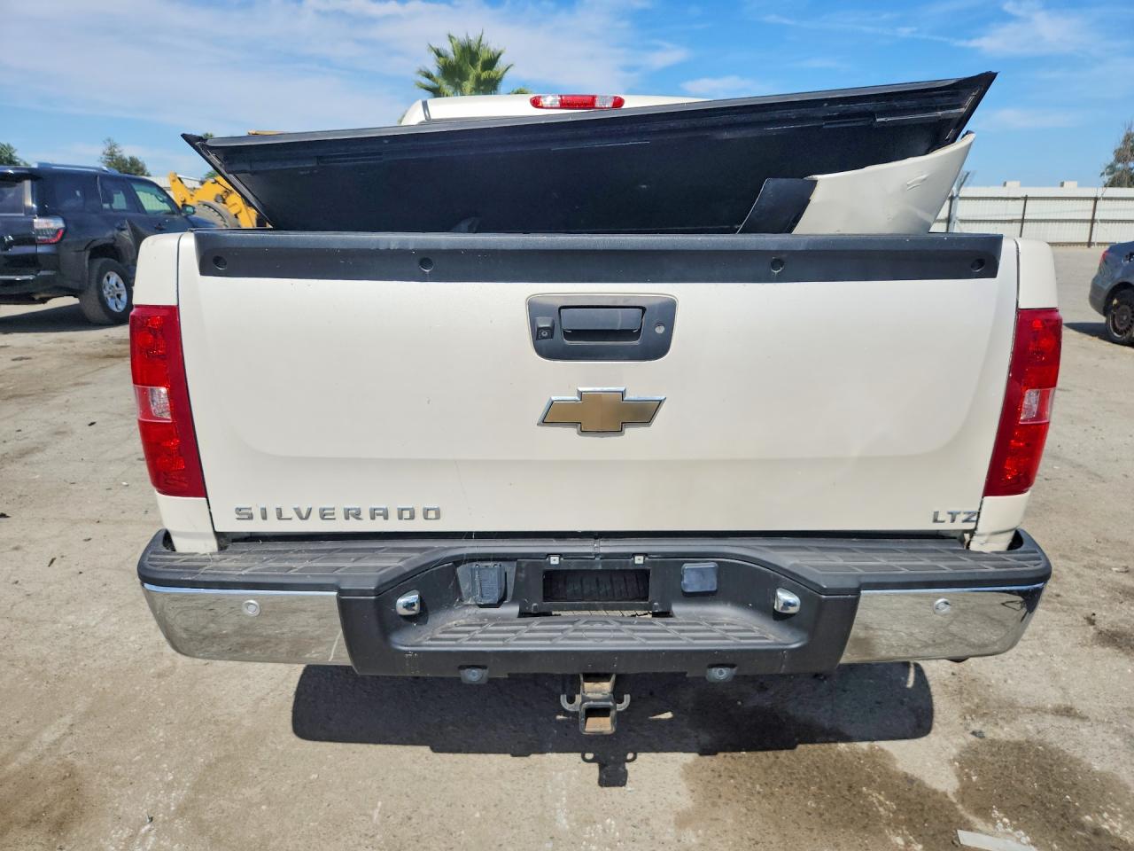 2009 Chevrolet Silverado K1500 Ltz White vin: 3GCEK33M79G238596