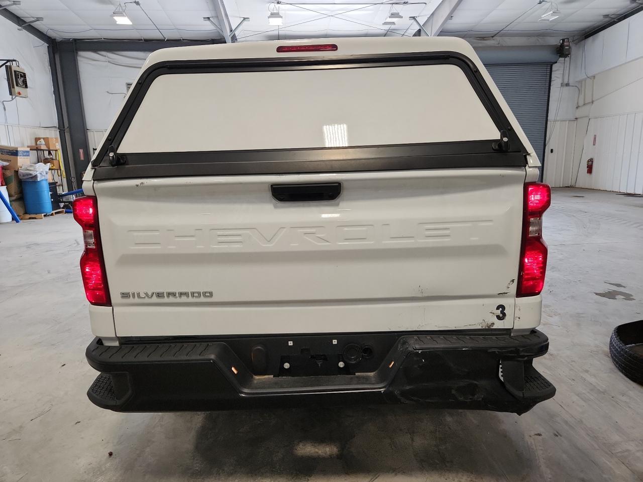 2026 Chevrolet Silverado C1500 White vin: 3GCNAAEK1TG228737 Damage: Tailgate, Chipped, 3