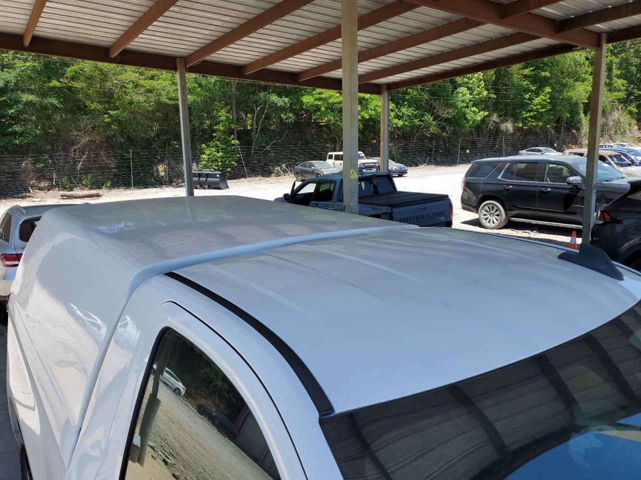 2023 Chevrolet Silverado C1500 White vin: 3GCNAAEK2PG338718 Damage: Roof, Chipped, 3