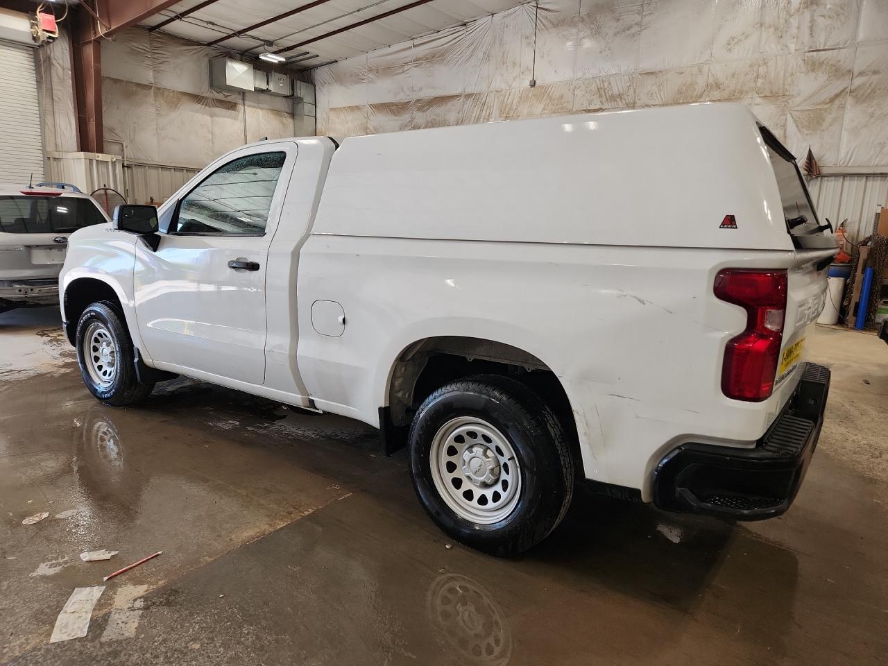 2023 Chevrolet Silverado C1500 Белый vin: 3GCNAAEK6PG346188 Damage: Left Bed Side, Dent(S) W/ Paint Dmg, > 12 Inches