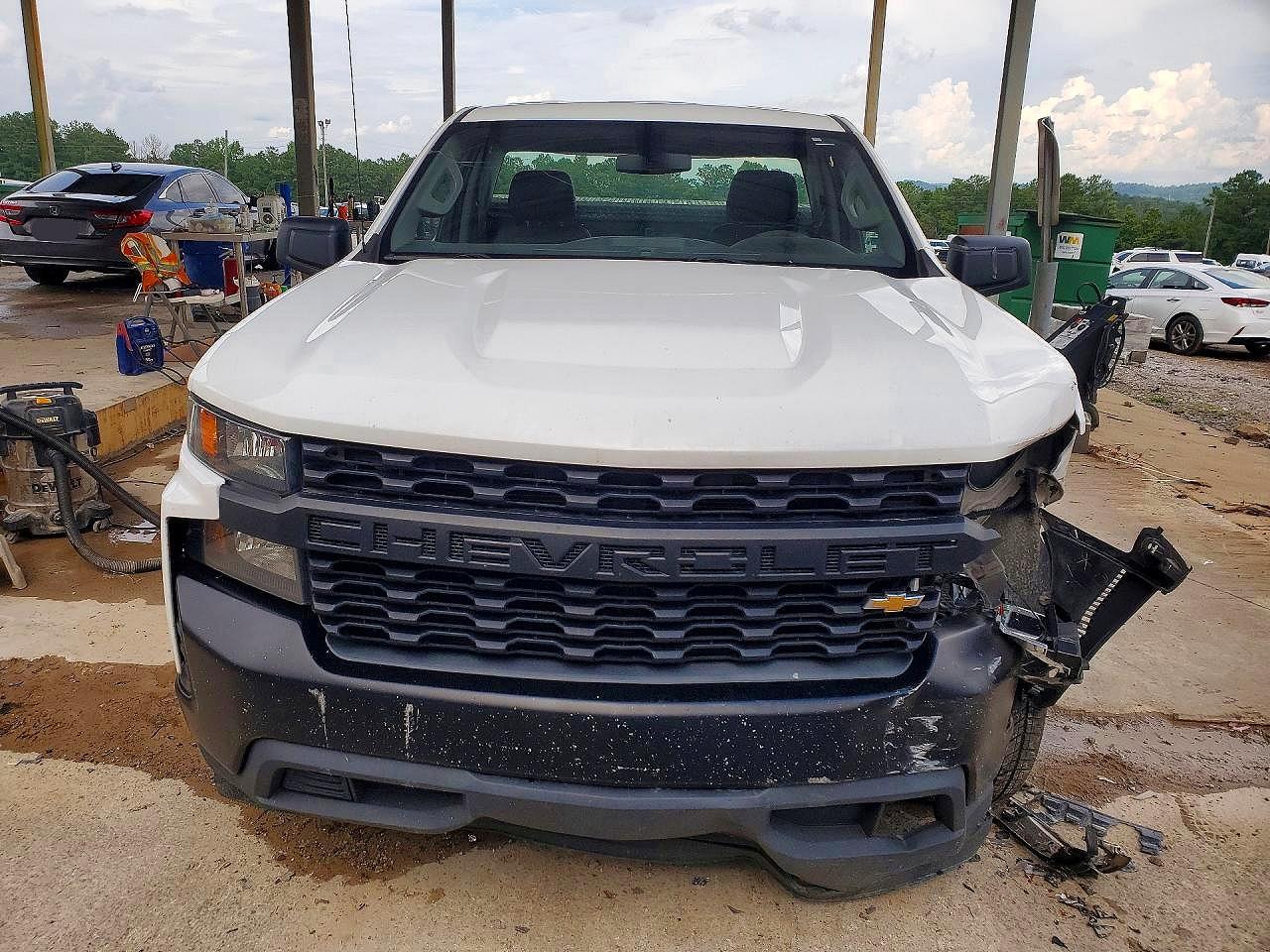 2019 Chevrolet Silverado White vin: 3GCNWAEFXKG187978