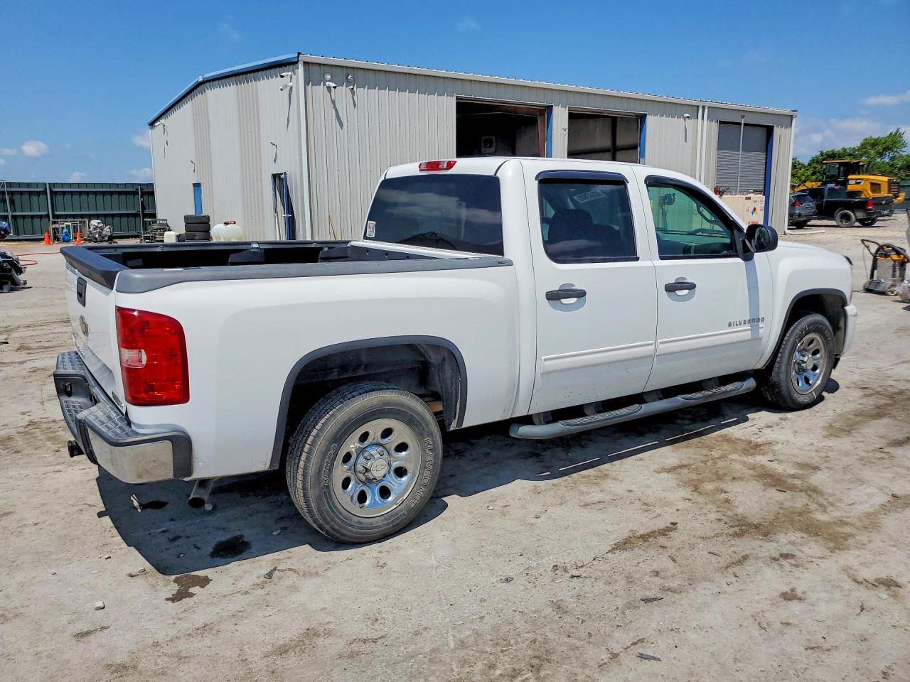 2011 Chevrolet Silverado C1500 Ls White vin: 3GCPCREA1BG152105