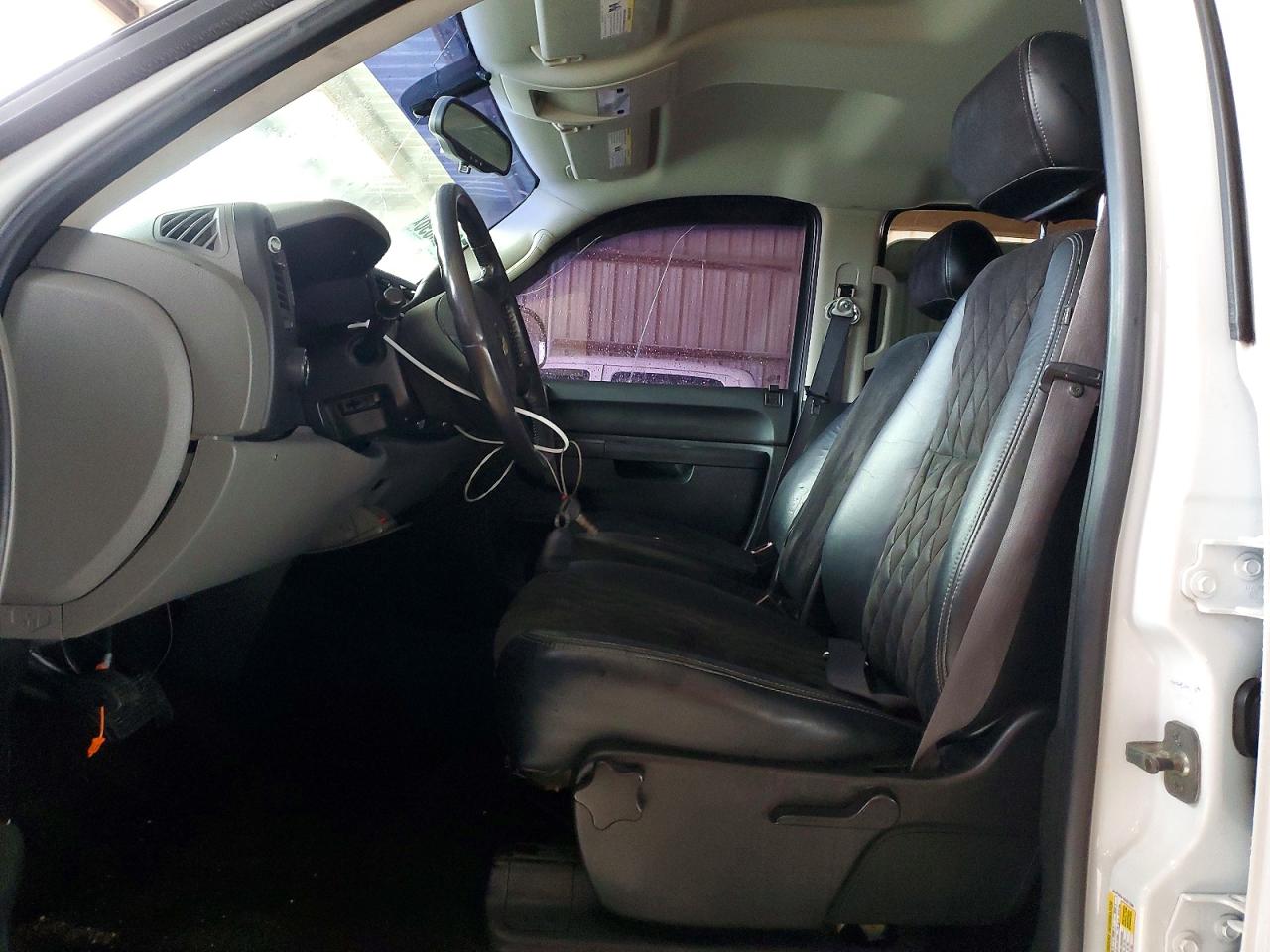 2011 Chevrolet Silverado C1500 Ls White vin: 3GCPCREA1BG217308