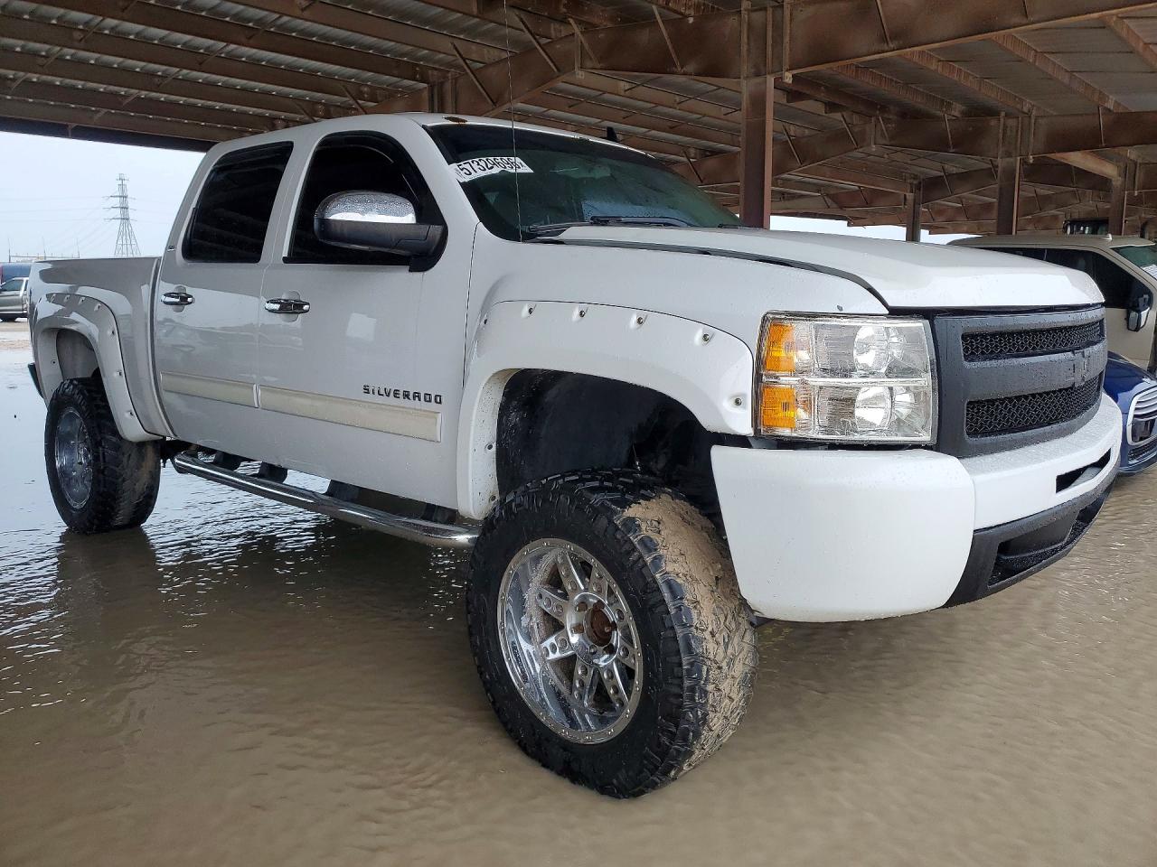 2011 Chevrolet Silverado C1500 Ls White vin: 3GCPCREA1BG217308