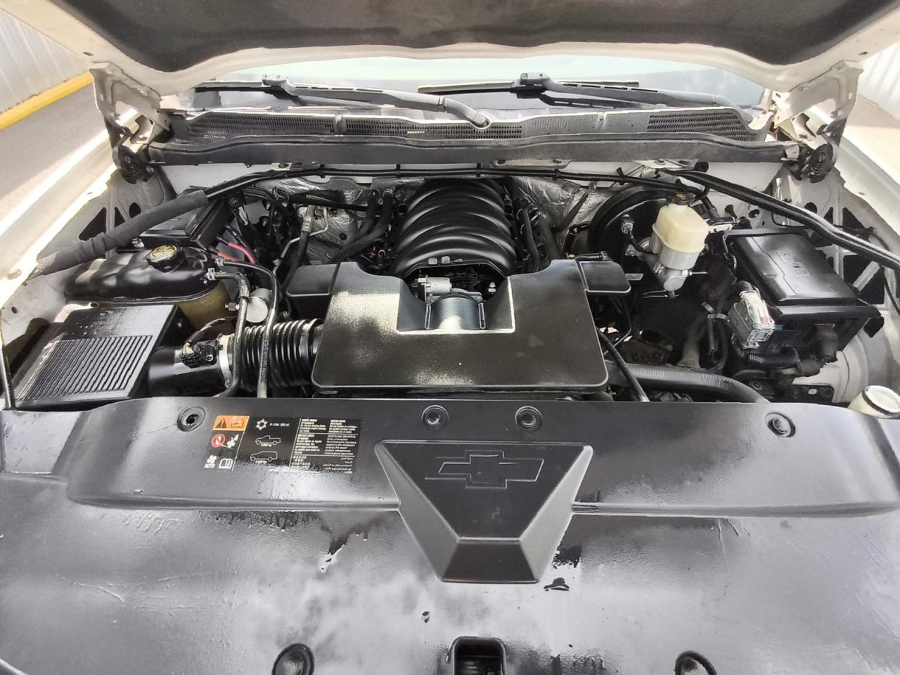 2015 Chevrolet Silverado C1500 Lt White vin: 3GCPCREC7FG232872 Damage: Oil, Low Fluid, Unacceptable