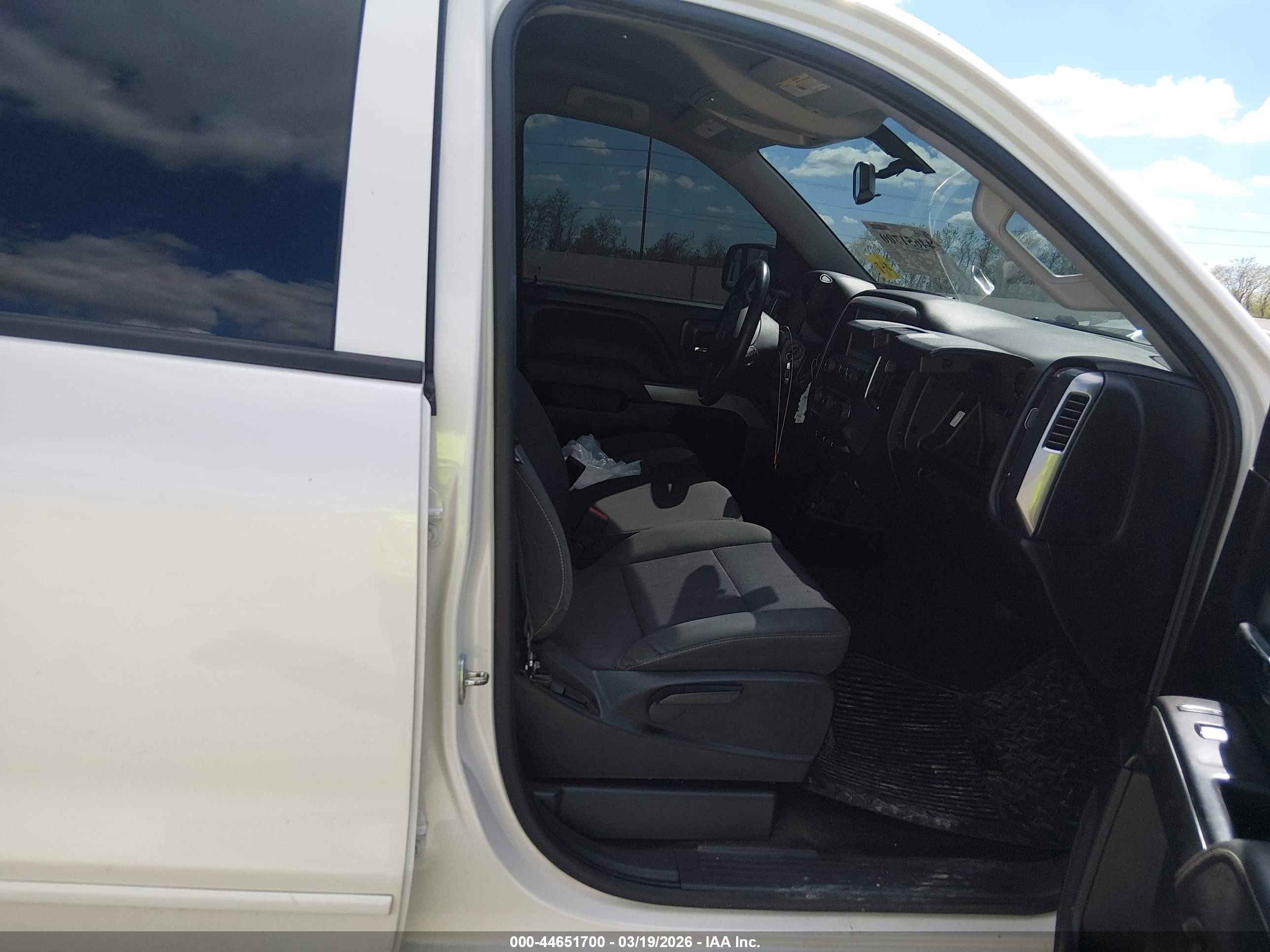 2015 Chevrolet Silverado 1500 1lt White vin: 3GCPCRECXFG249830