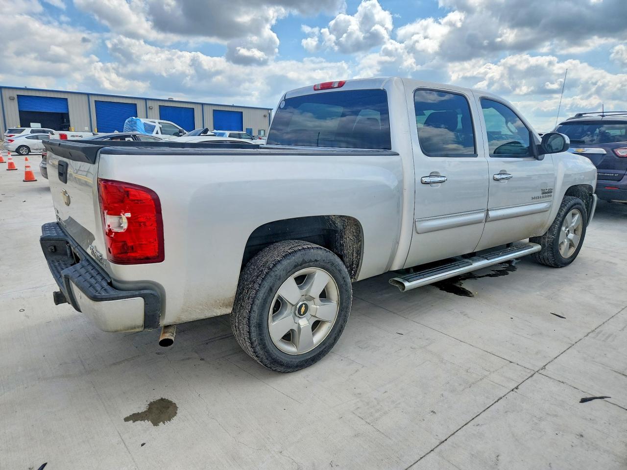 2011 Chevrolet Silverado C1500 Lt Silver vin: 3GCPCSE00BG300744
