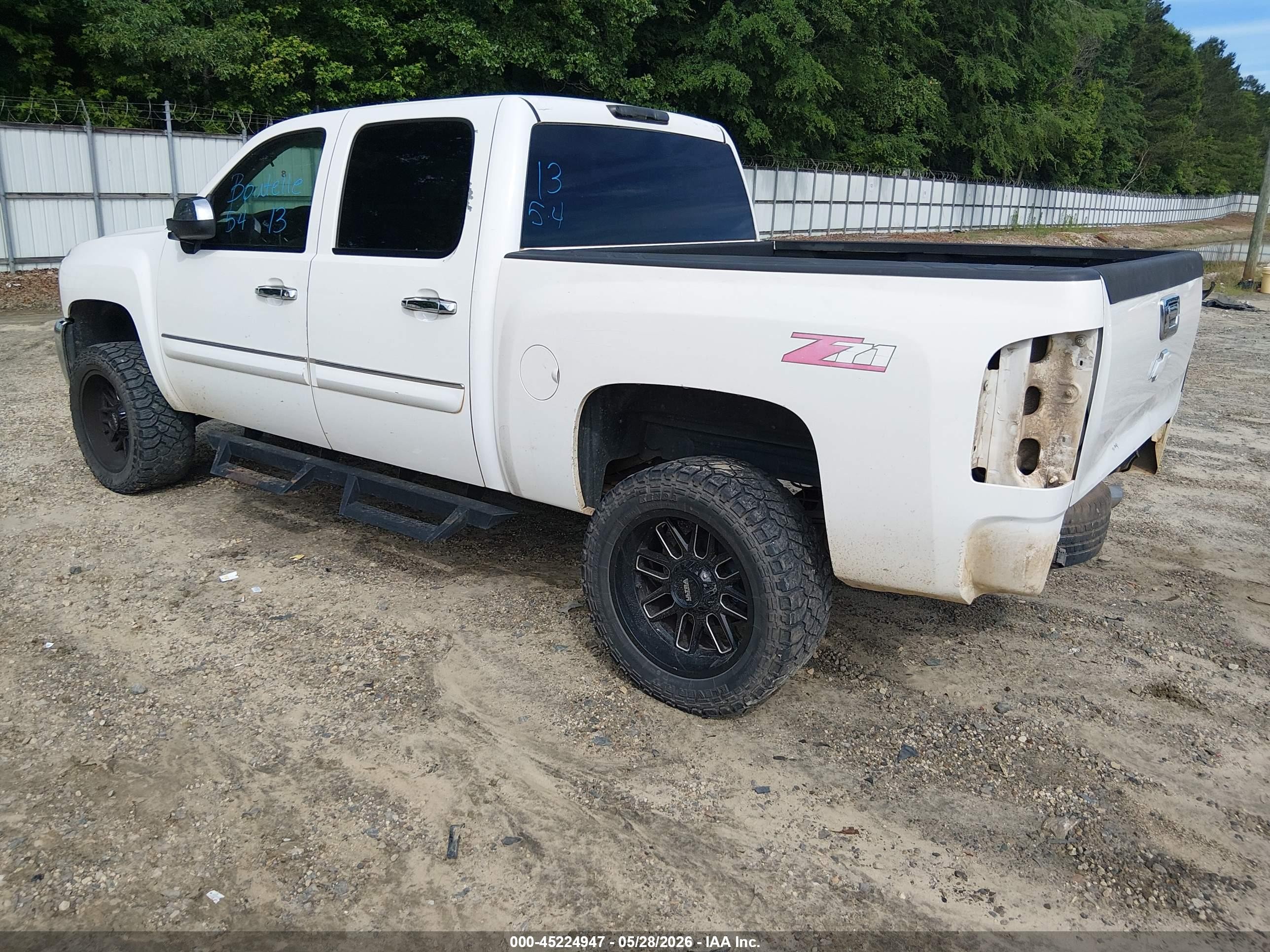 2011 Chevrolet Silverado 1500 Lt White vin: 3GCPCSE02BG388518
