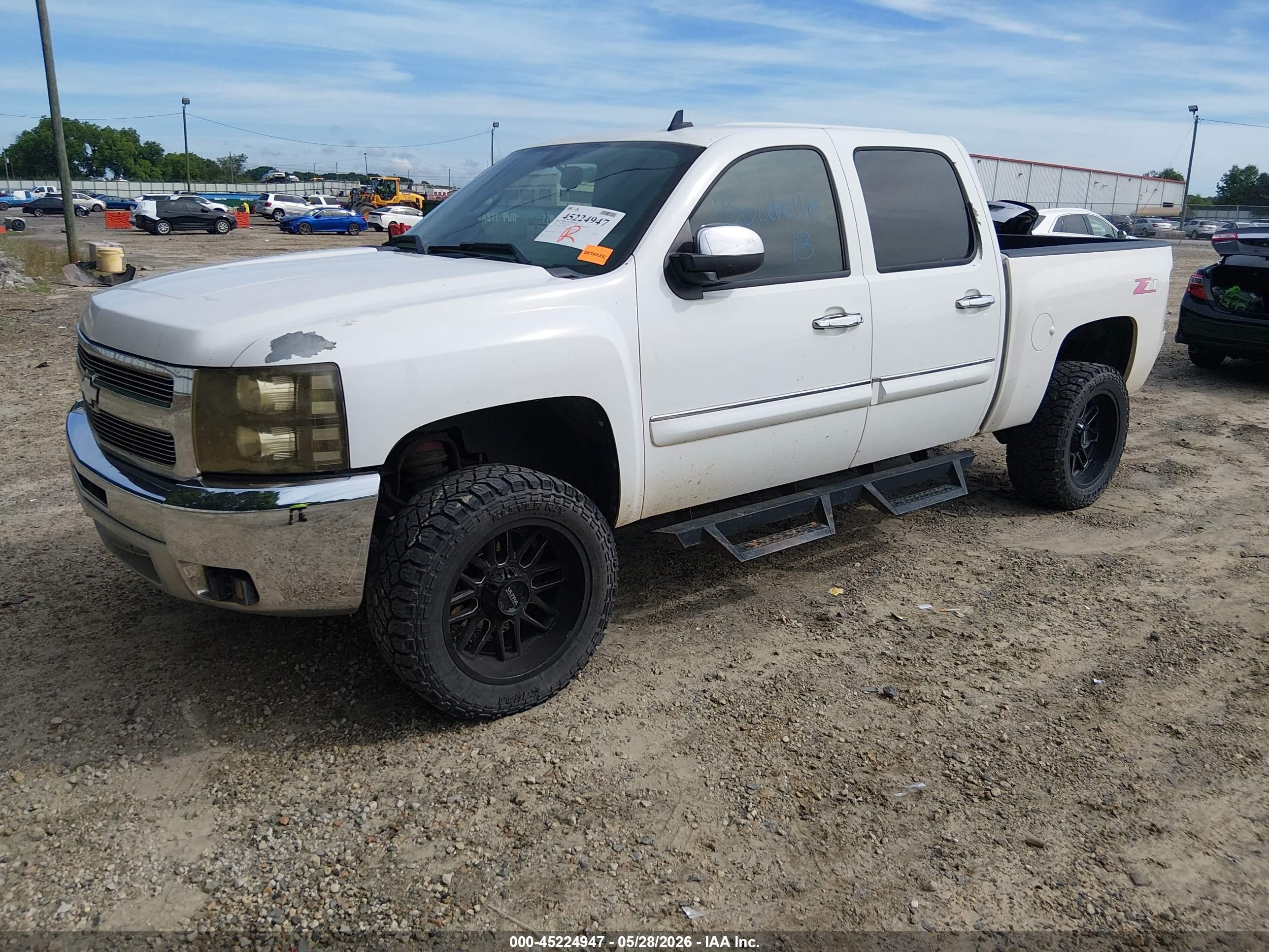 2011 Chevrolet Silverado 1500 Lt White vin: 3GCPCSE02BG388518