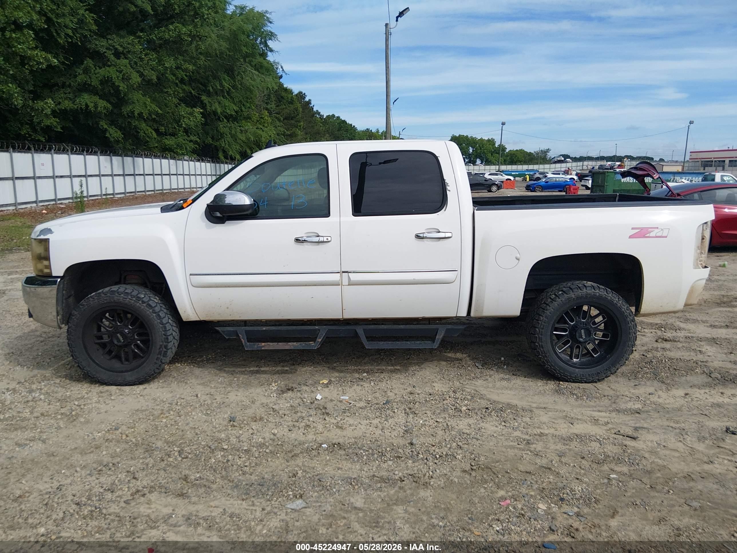 2011 Chevrolet Silverado 1500 Lt White vin: 3GCPCSE02BG388518