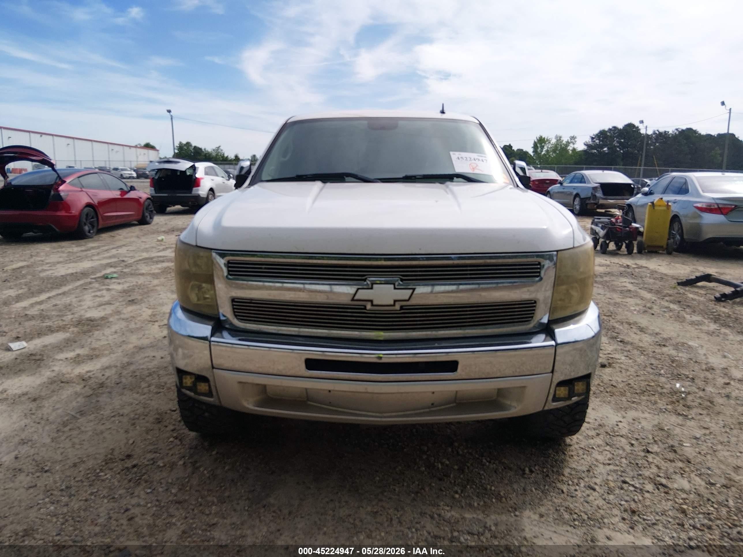 2011 Chevrolet Silverado 1500 Lt White vin: 3GCPCSE02BG388518