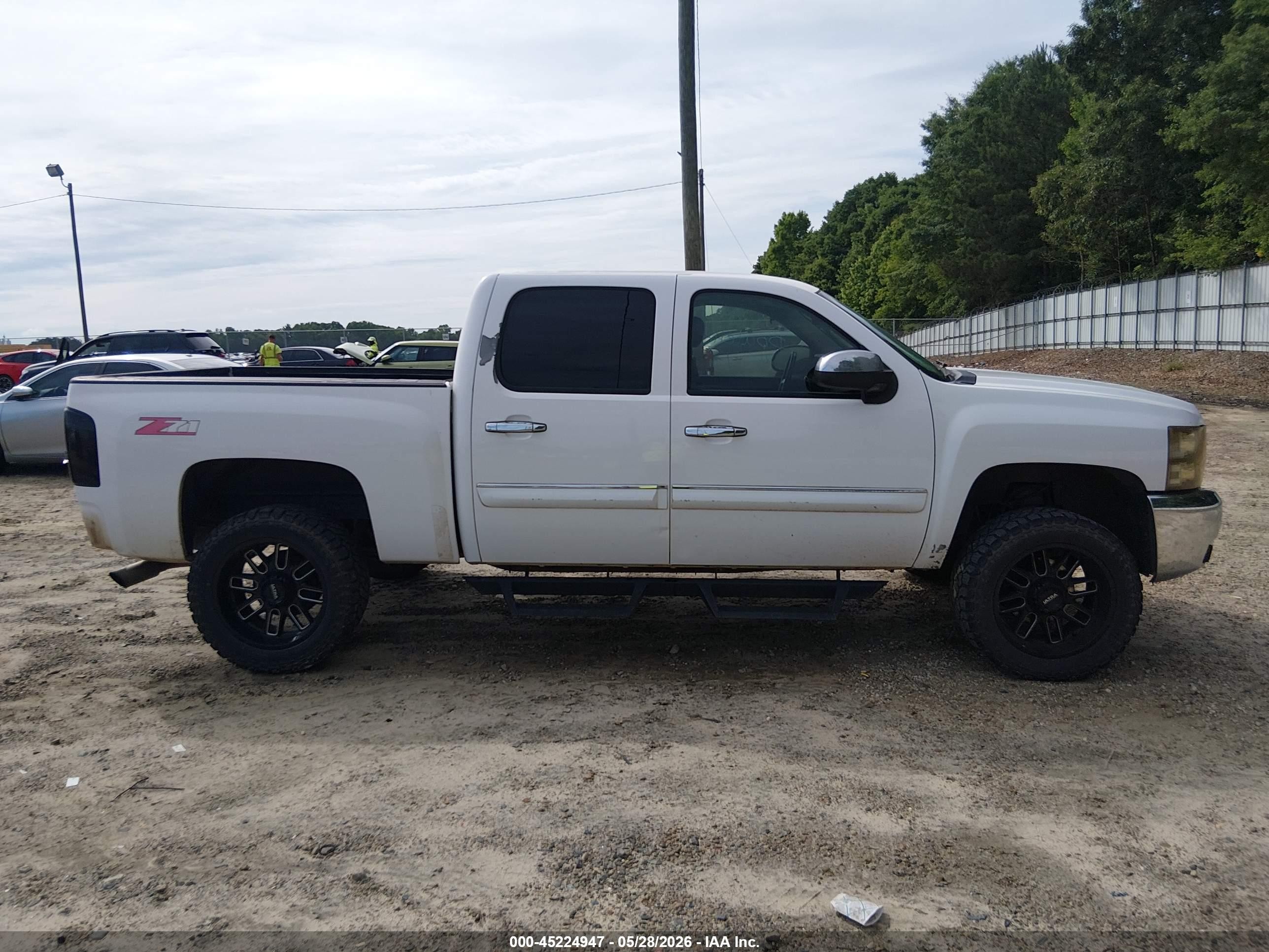 2011 Chevrolet Silverado 1500 Lt White vin: 3GCPCSE02BG388518