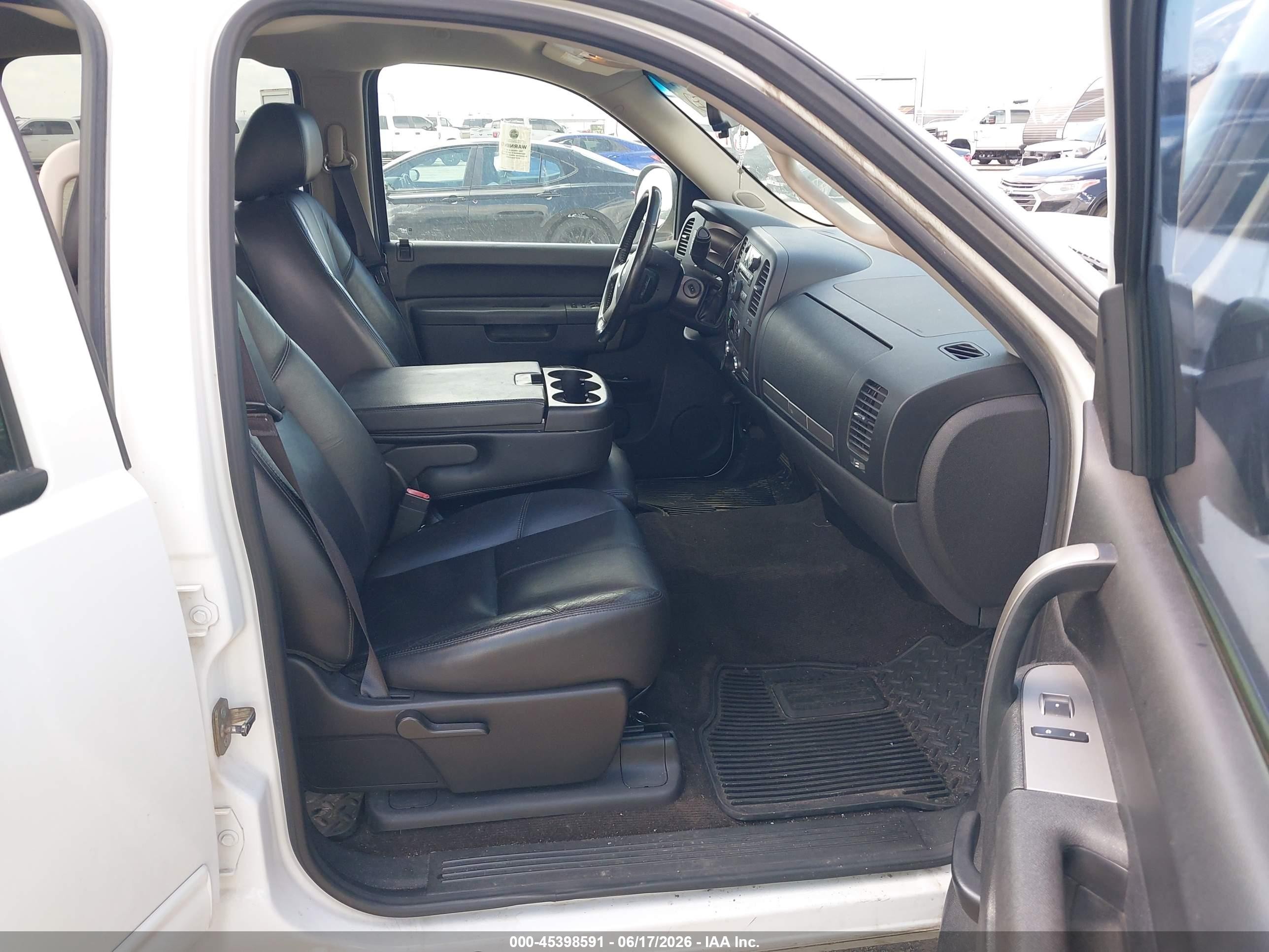 2013 Chevrolet Silverado 1500 Lt White vin: 3GCPCSE03DG140099