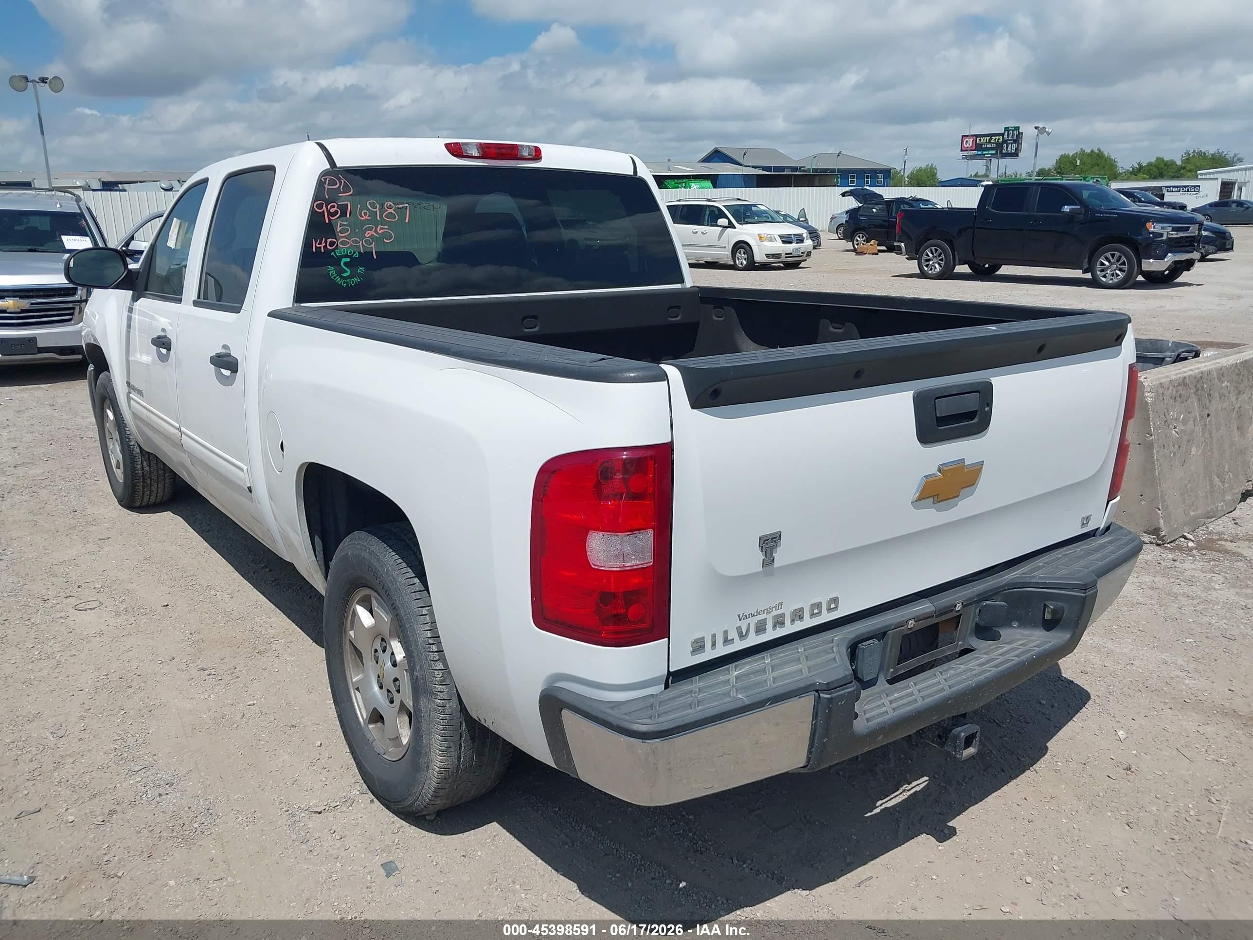 2013 Chevrolet Silverado 1500 Lt White vin: 3GCPCSE03DG140099