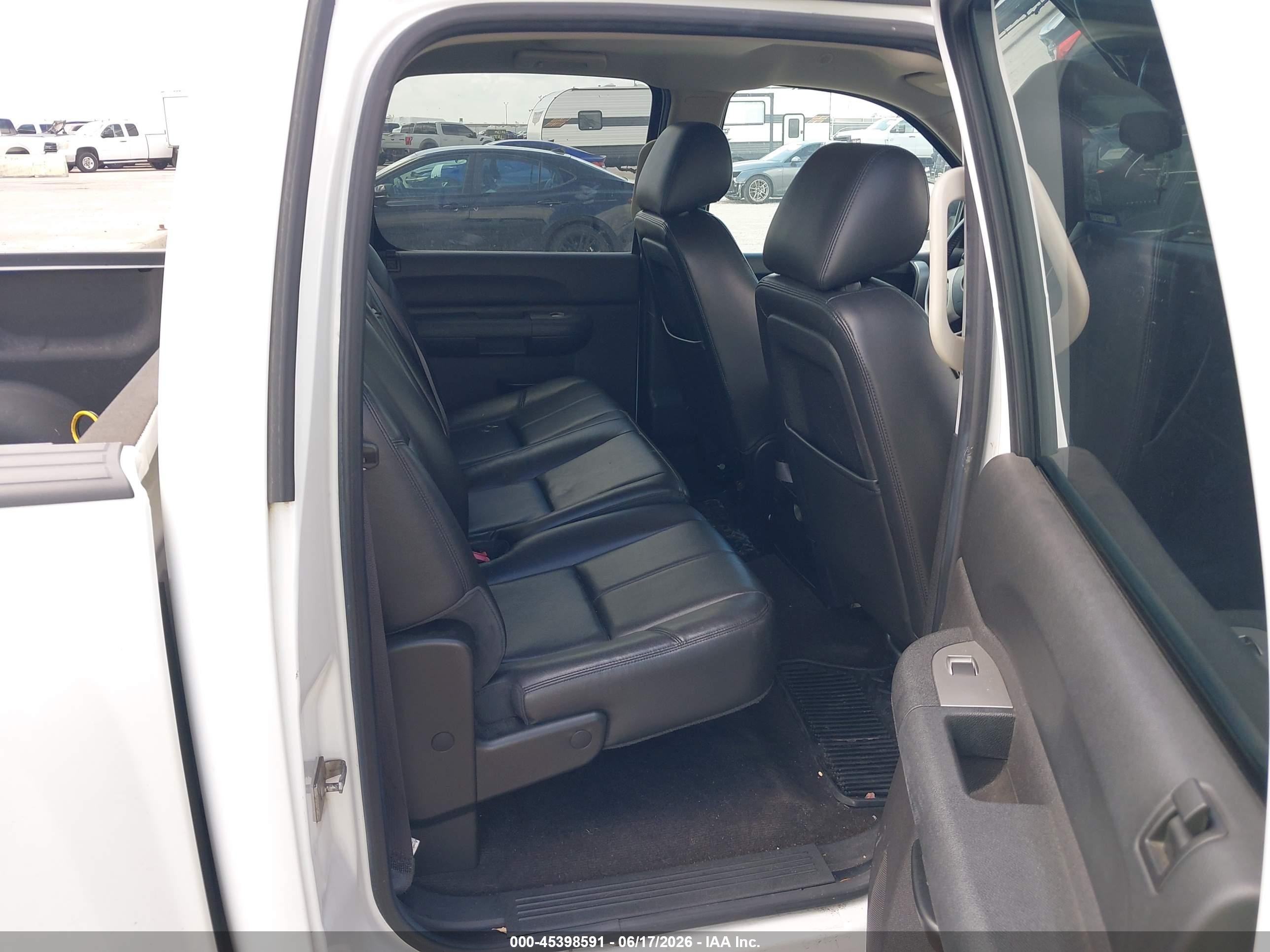 2013 Chevrolet Silverado 1500 Lt White vin: 3GCPCSE03DG140099