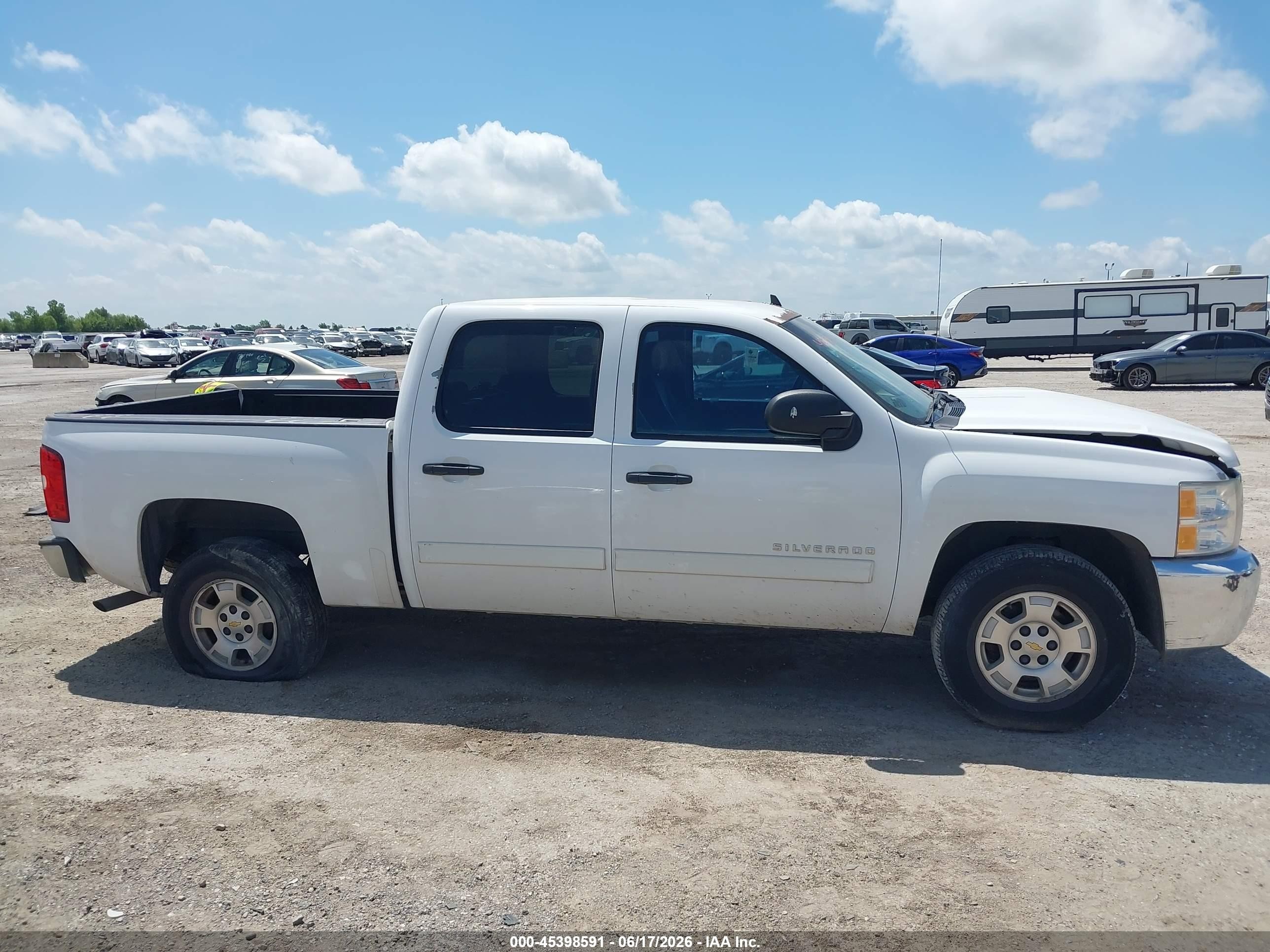 2013 Chevrolet Silverado 1500 Lt White vin: 3GCPCSE03DG140099