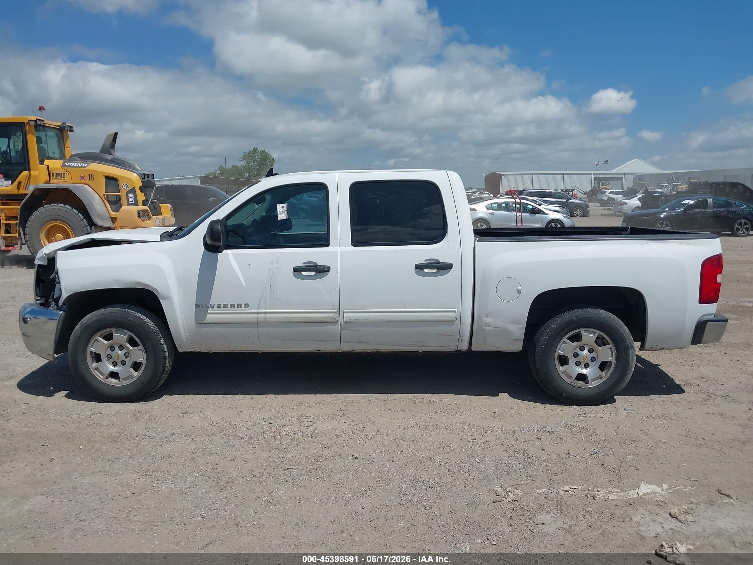 2013 Chevrolet Silverado 1500 Lt White vin: 3GCPCSE03DG140099