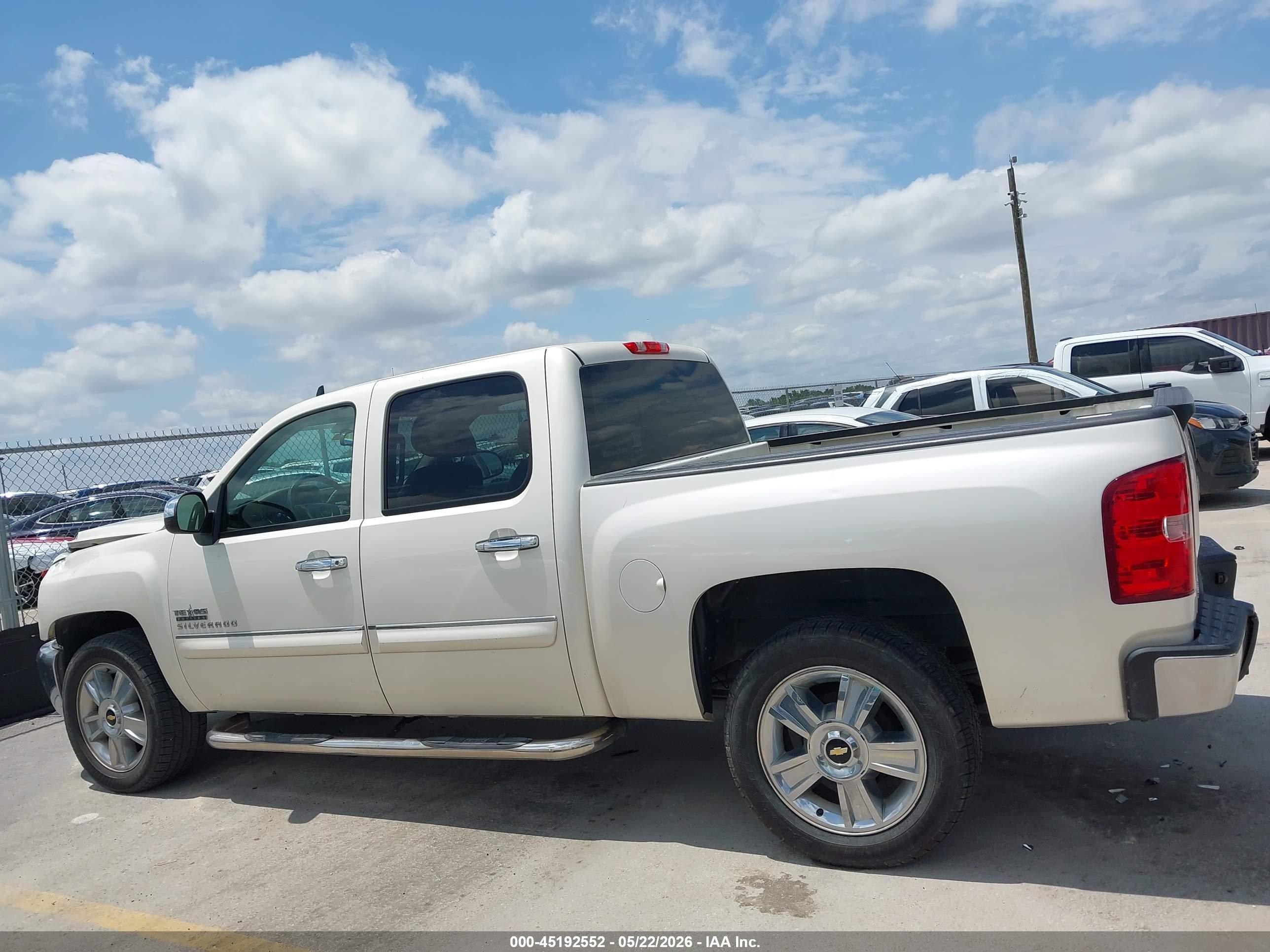 2013 Chevrolet Silverado 1500 Lt White vin: 3GCPCSE03DG350525