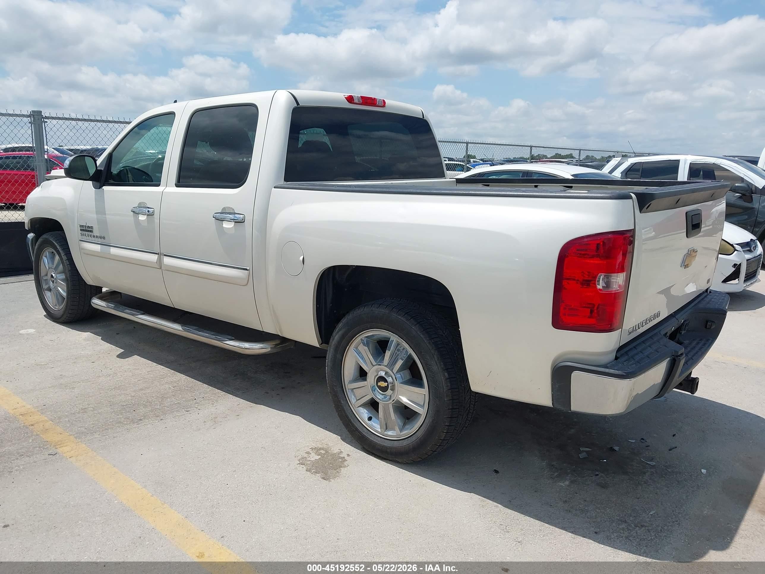 2013 Chevrolet Silverado 1500 Lt White vin: 3GCPCSE03DG350525